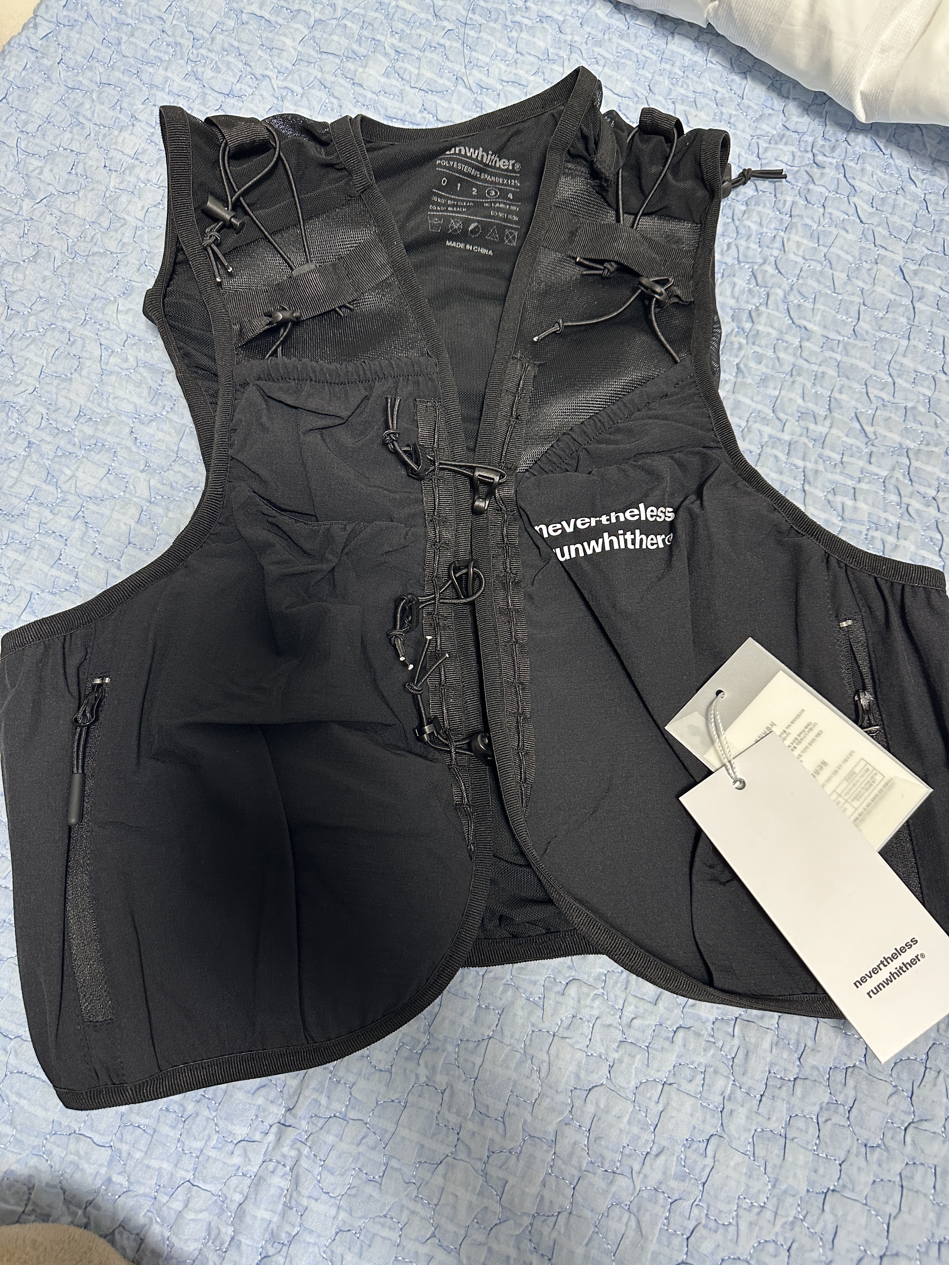 [KREAM 단독] runwhither Trail Running Vest Black 착용 스타일