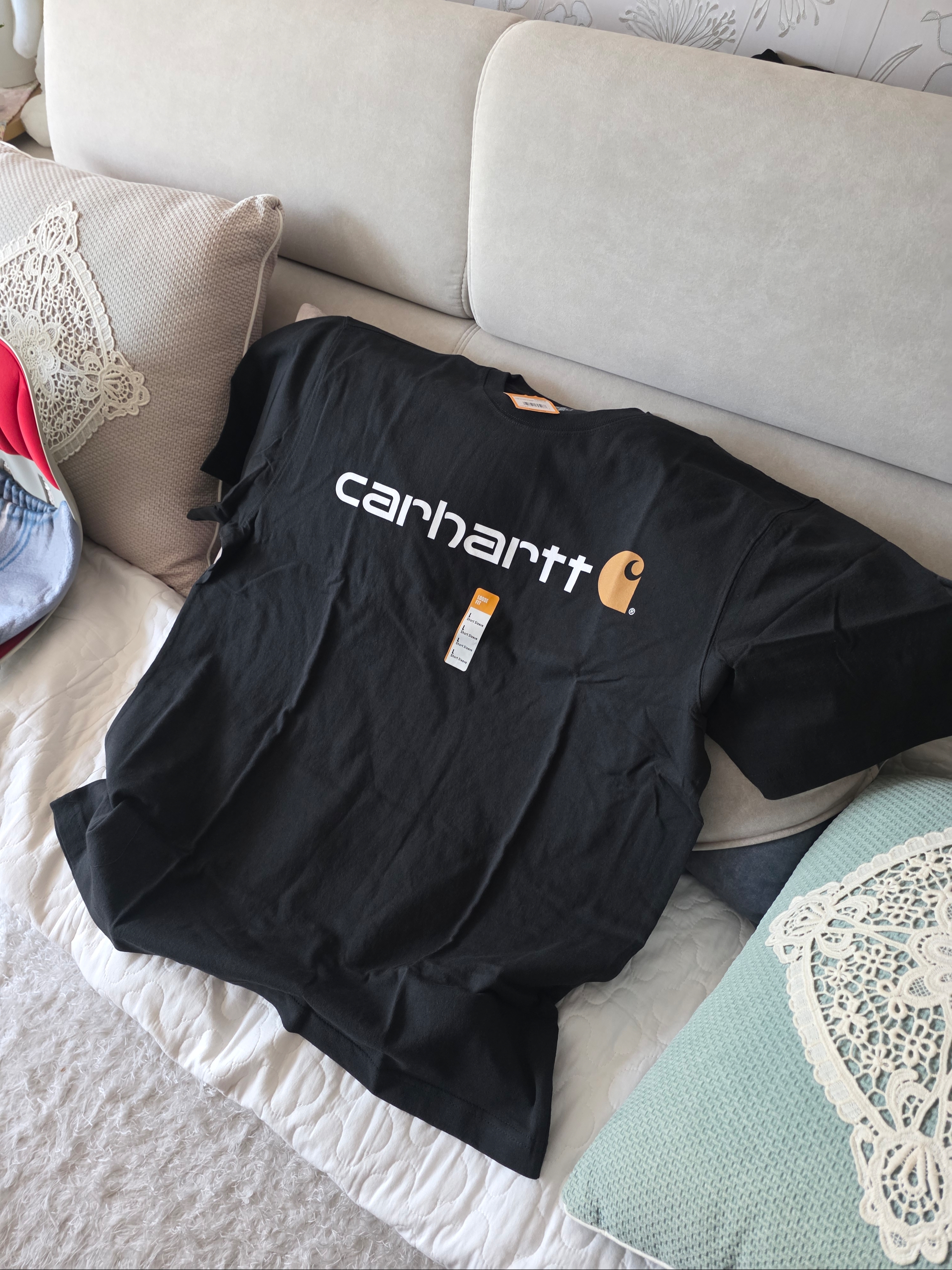 Carhartt Loose Fit Heavyweight Regular Short Sleeve Logo Graphic T-Shirt Black 착용 스타일 - 2