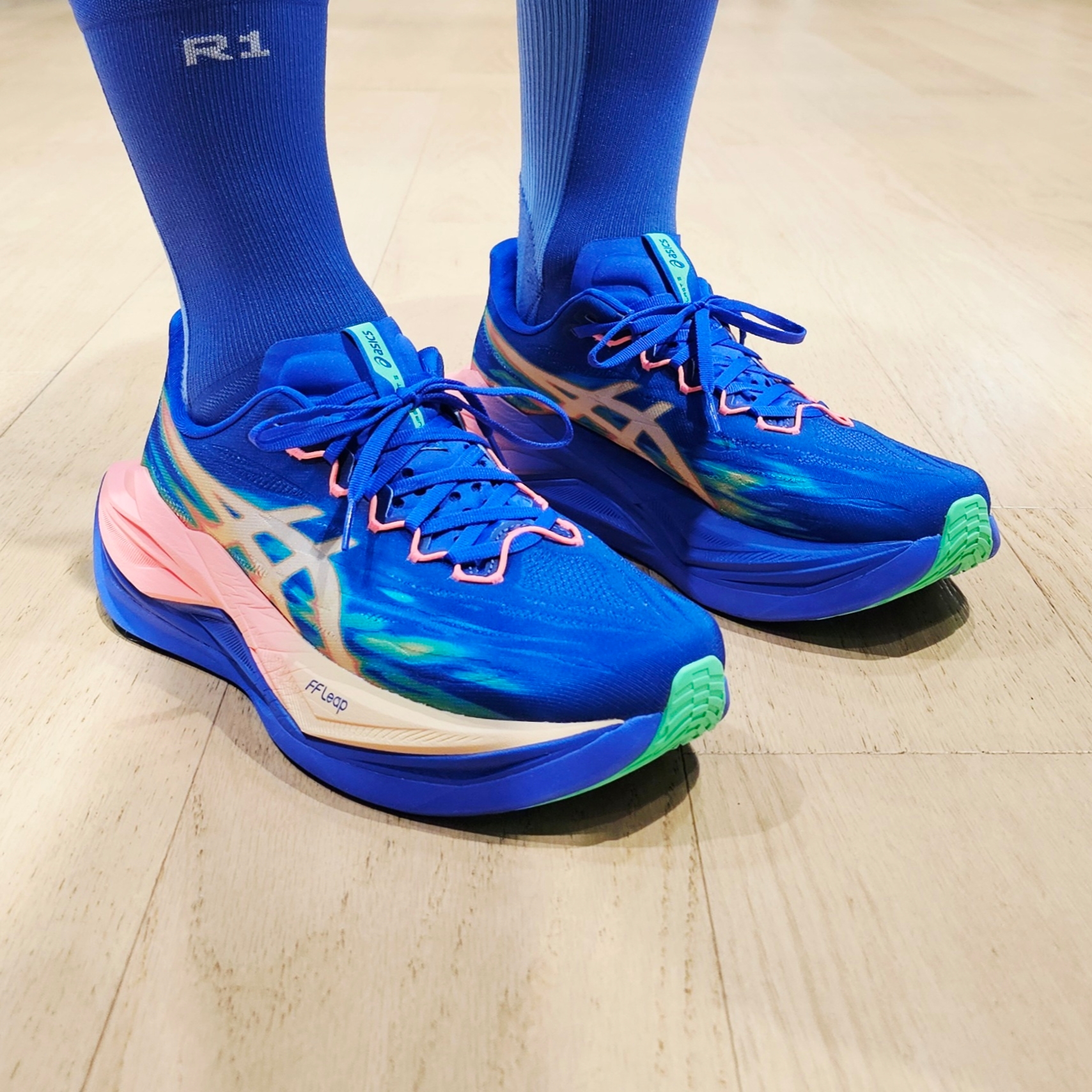 Asics Superblast 3 Cobalt Burst Light Orange 착용 스타일