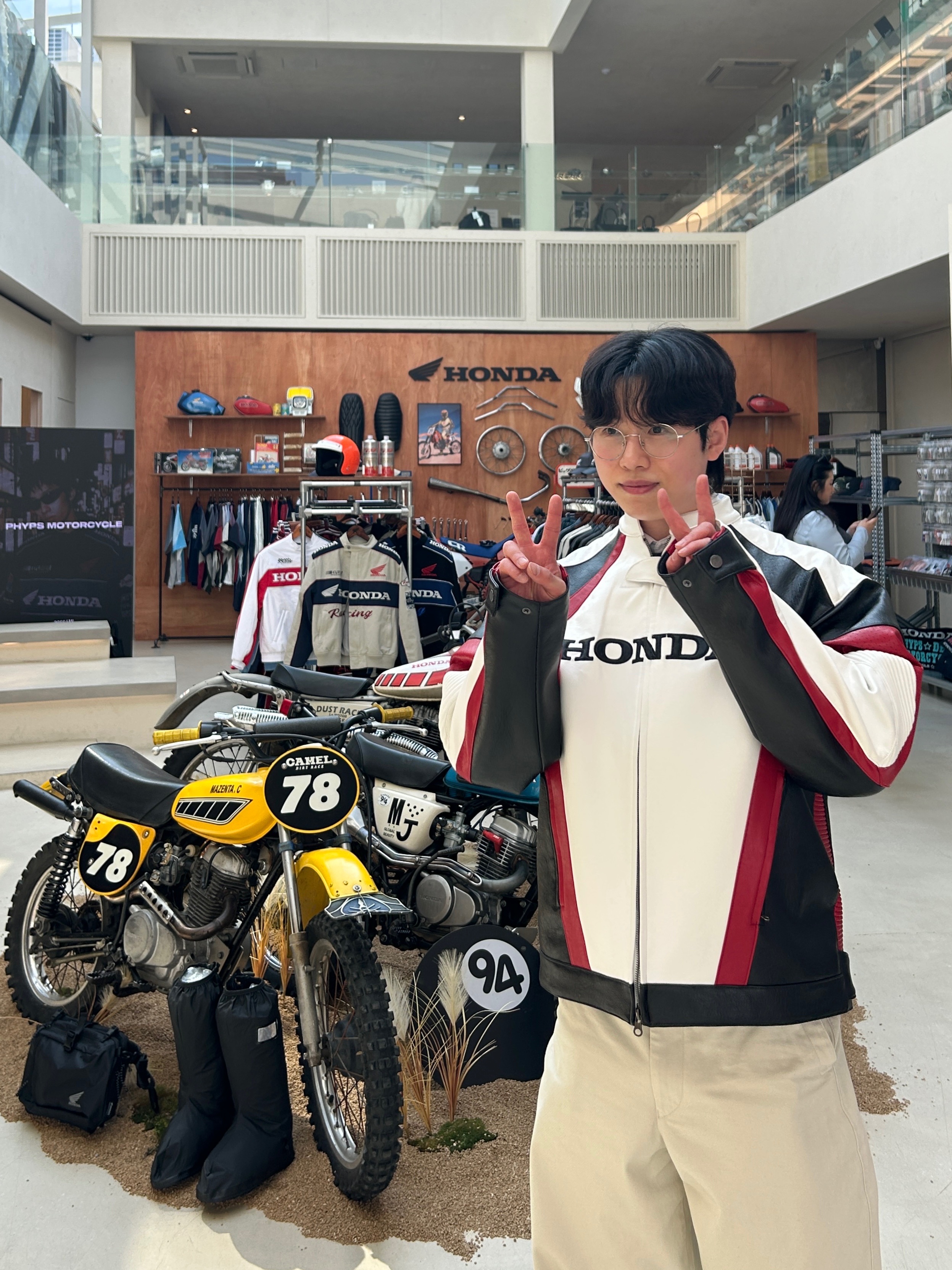 Honda Engineered Leather Original Motorcycle Jacket White, Honda Original Motorcycle Synthetic Leather Jacket White 착용 스타일 - 5
