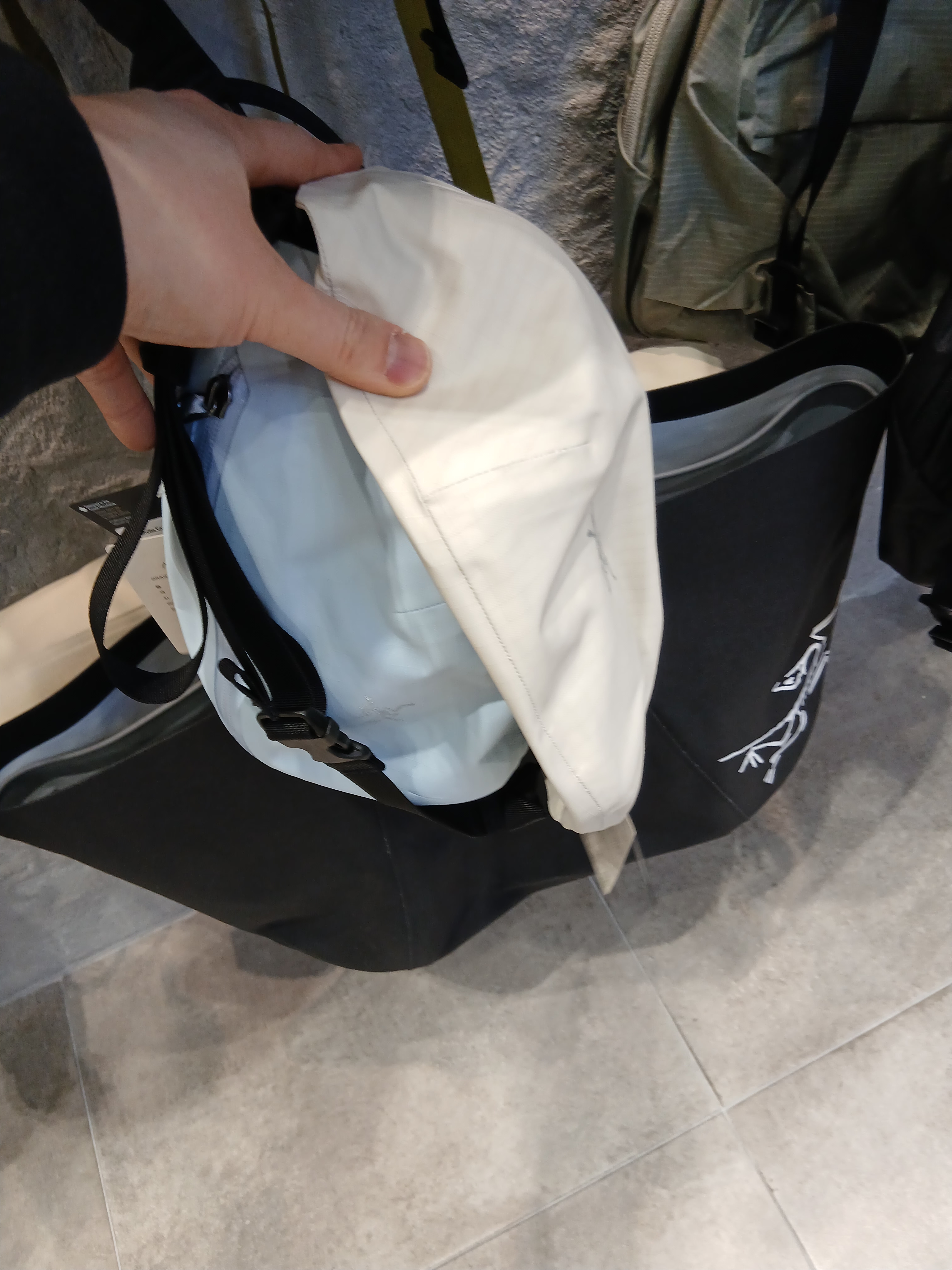 Arc'teryx Cronin Cotton Pants Void, Arc'teryx Kragg Black 착용 스타일 - 10