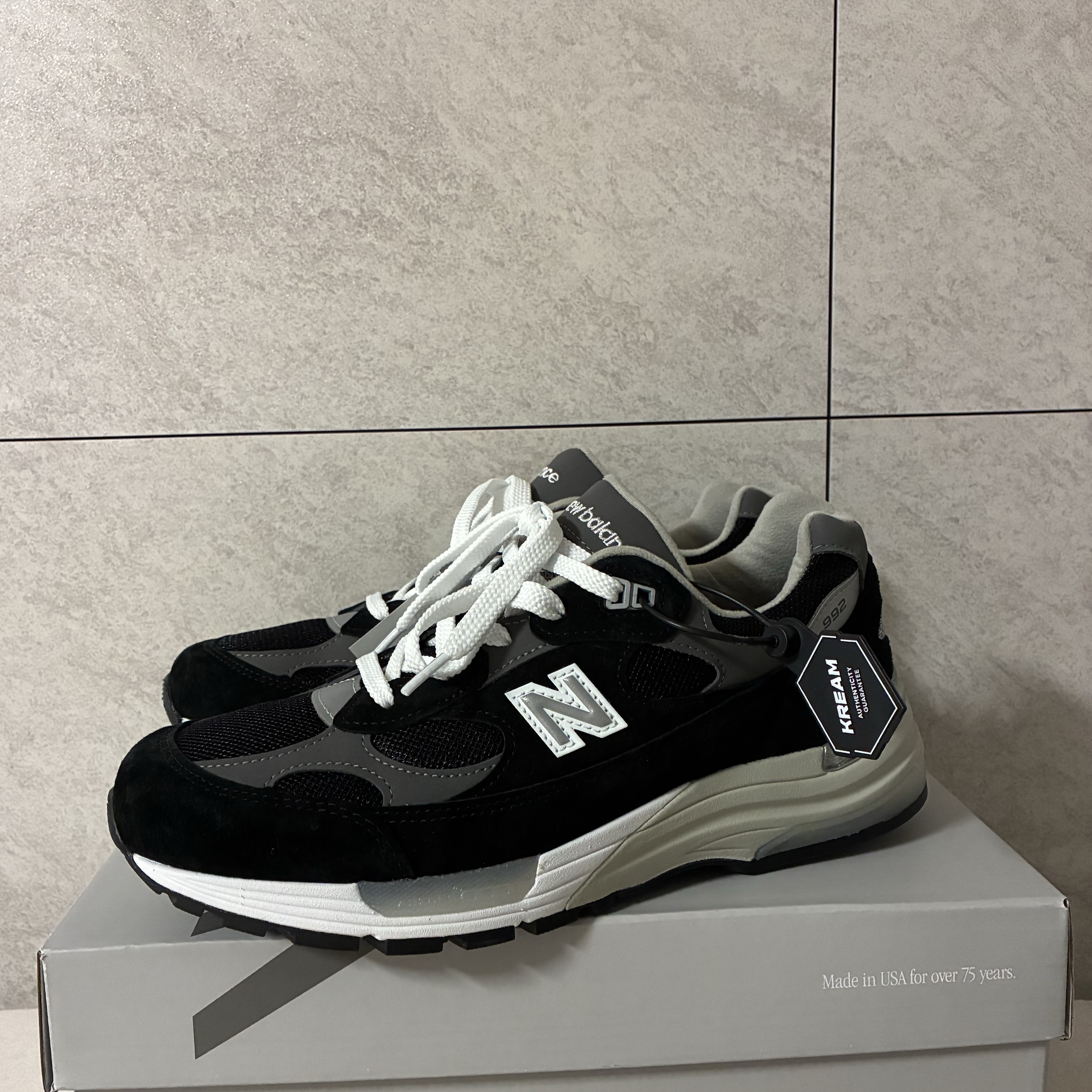 New Balance 992 Made in USA Core Black Grey 착용 스타일