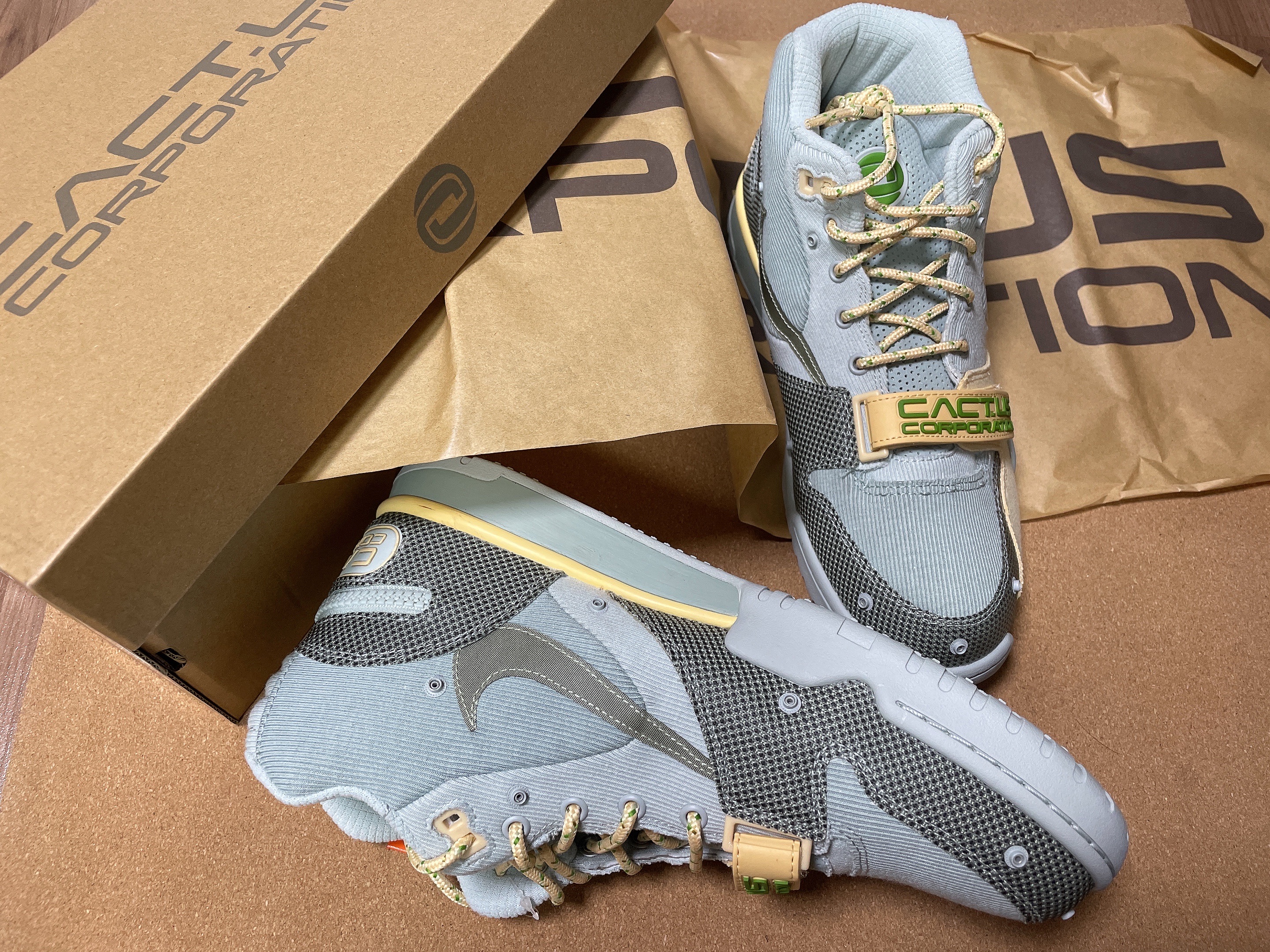 Nike x Travis Scott Nike Air Trainer 1 Grey Haze and Dusty Sage 착용 스타일