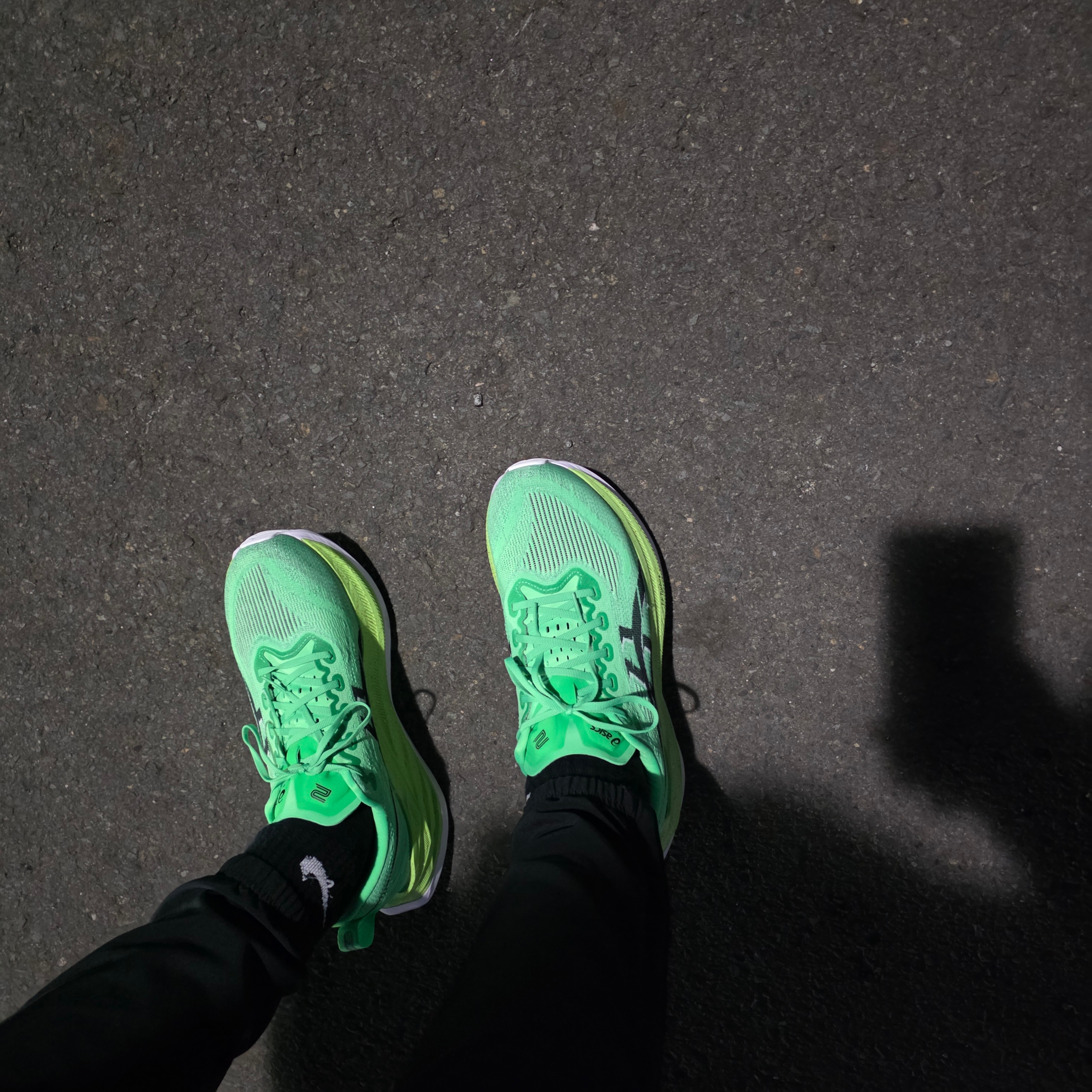 Asics Superblast 2 Ekiden Vital Green Black 착용 스타일
