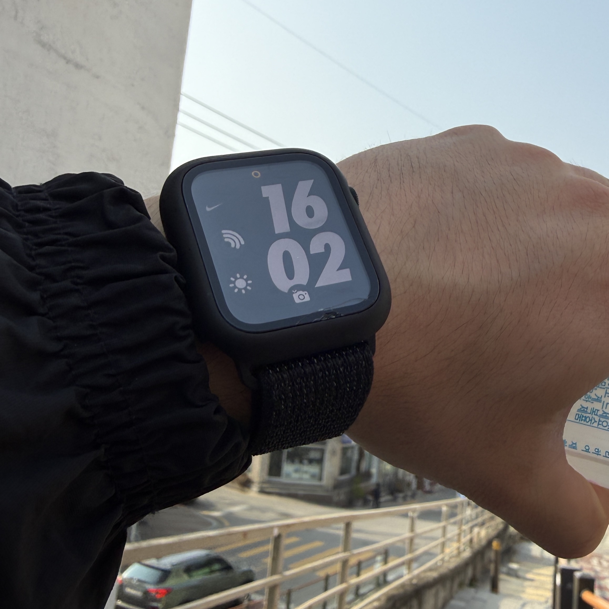 Apple Watch SE 2024 44mm GPS Midnight Aluminium Case with Sport Band S/M Midnight (Korean Ver.) 착용 스타일