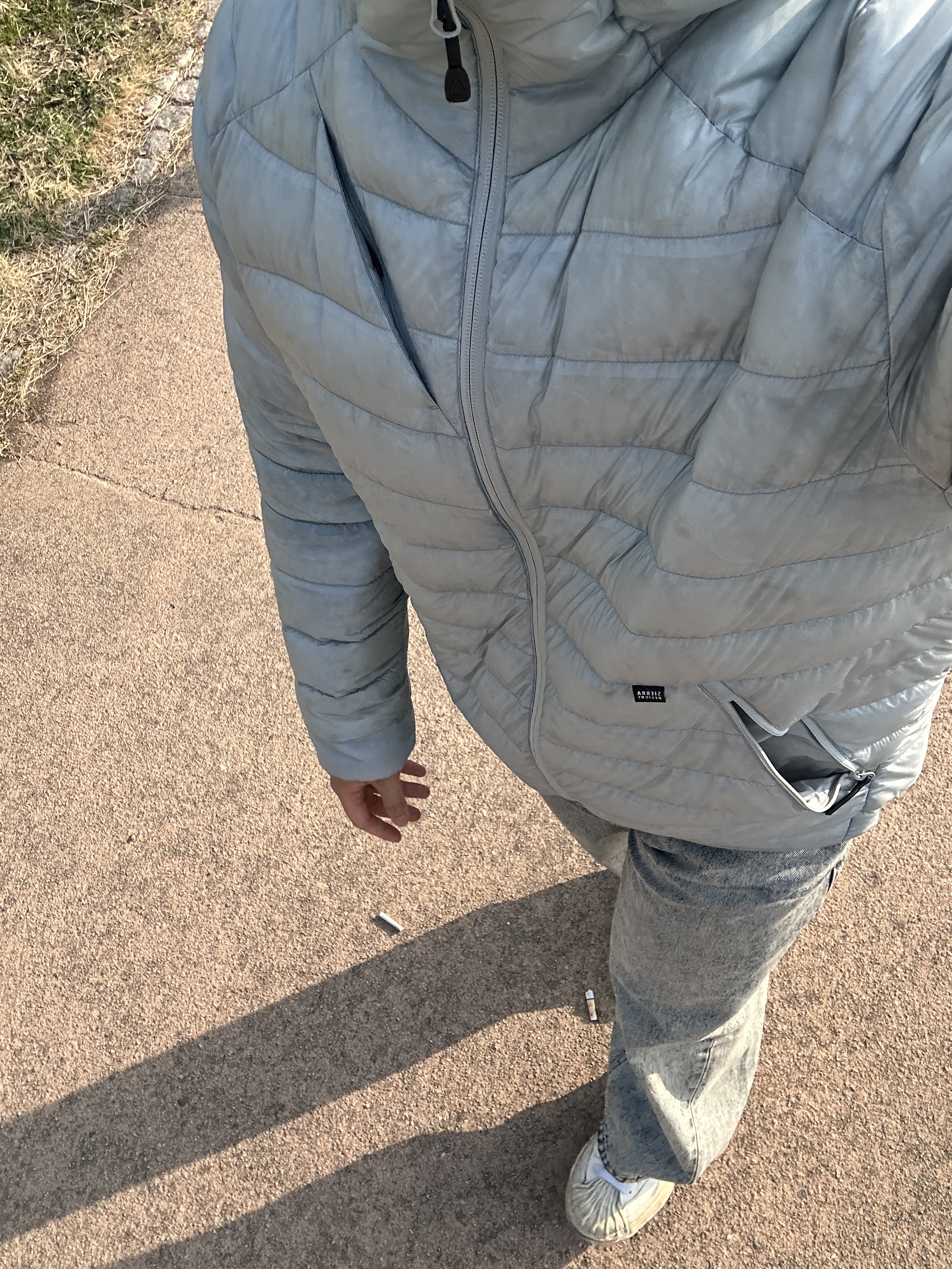 SIERRA DESIGNS Muir Lightweight Goose Down Hooded Jacket Light Grey 착용 스타일