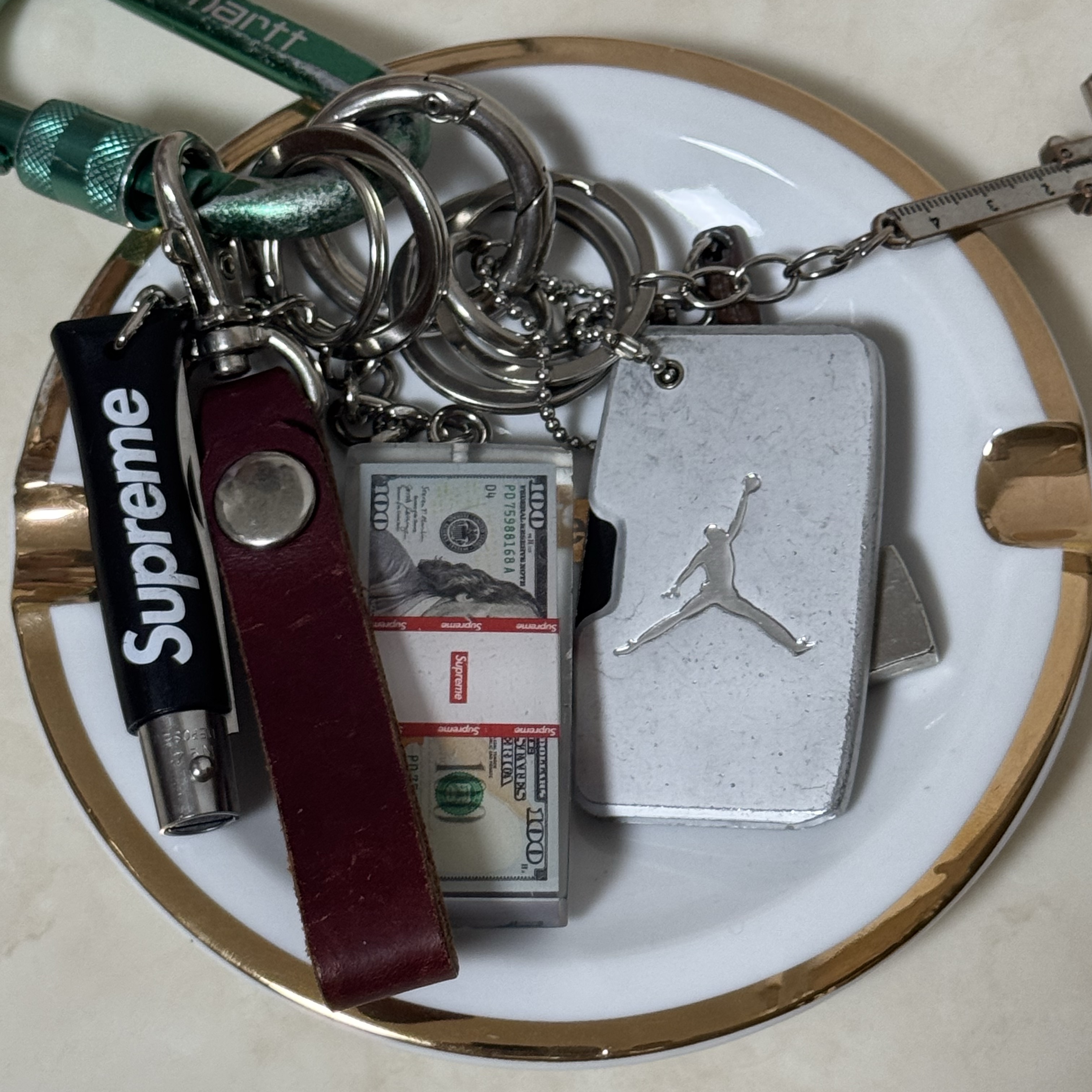 Supreme x Opinel No. 4 Knife Keychain Black - 25FW 착용 스타일