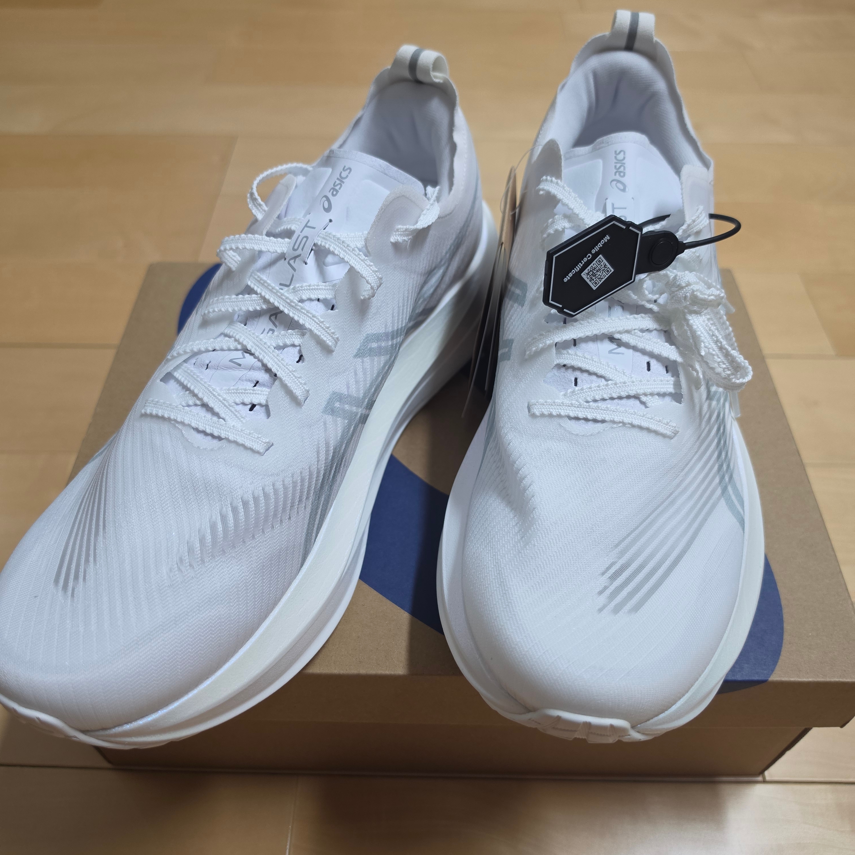 Asics Megablast White Piedmont Grey 착용 스타일 - 2