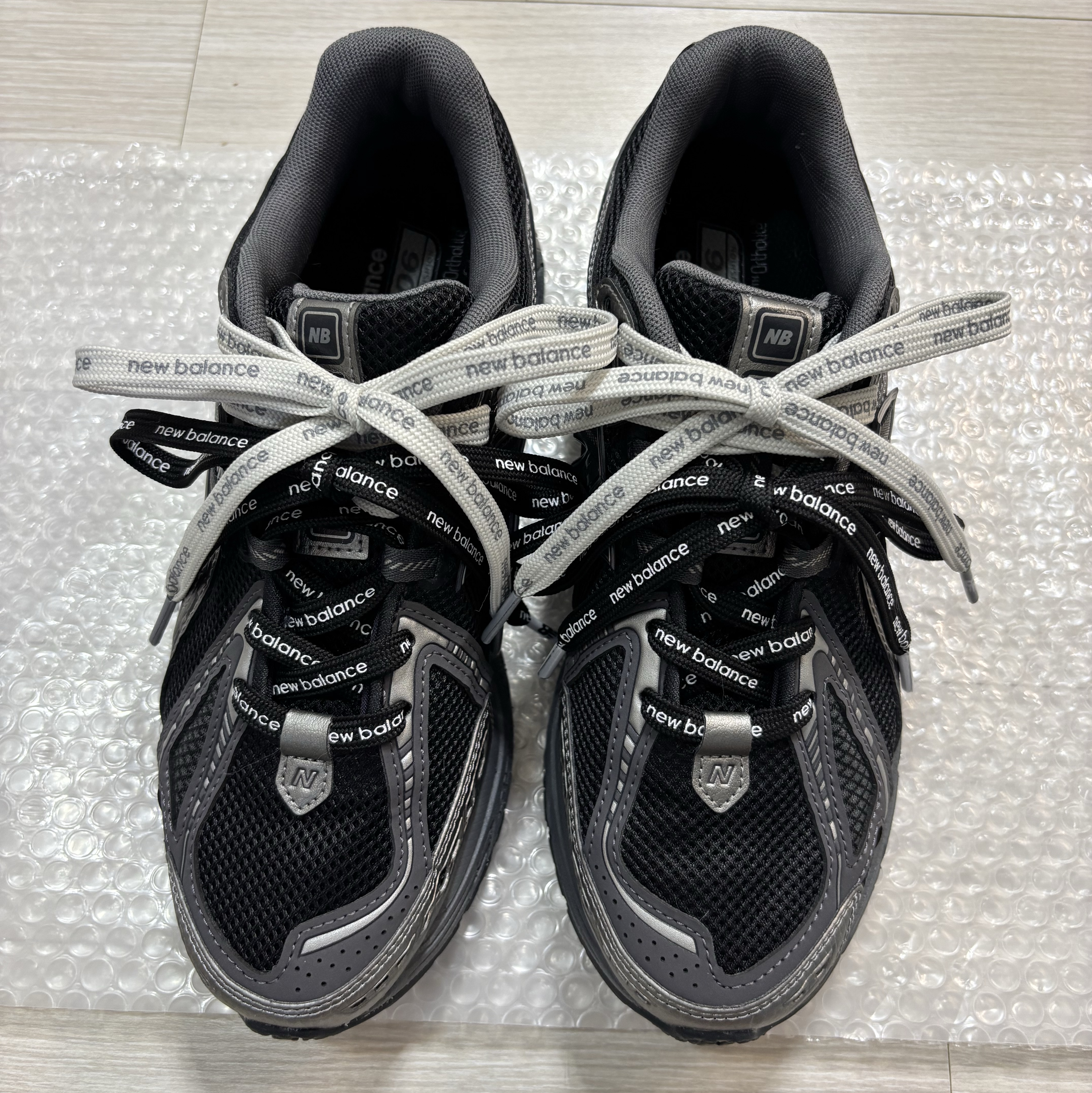 New Balance 1906R Black 착용 스타일 - 2