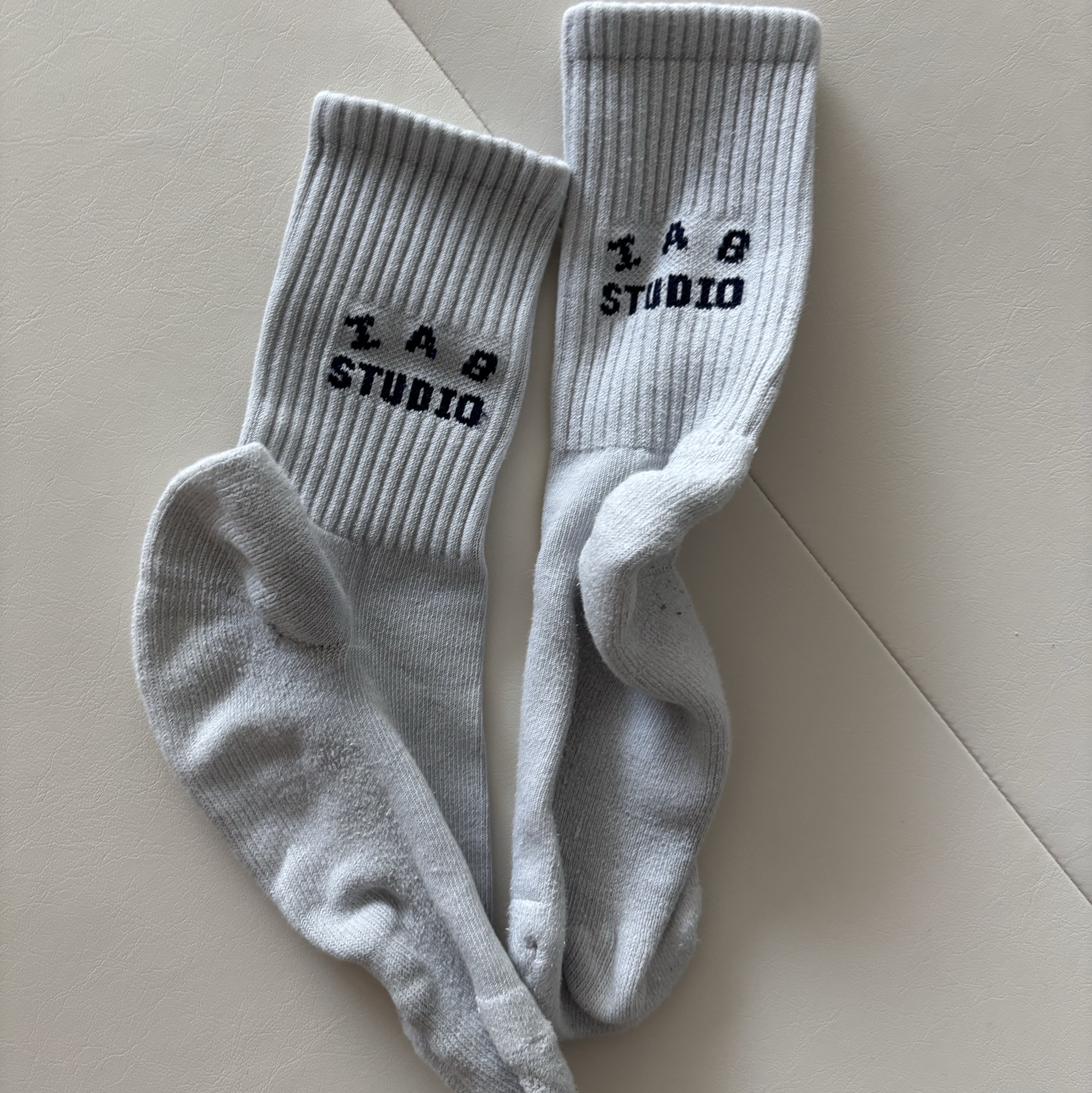 IAB Studio Socks White Gray (5 Pack) 착용 스타일
