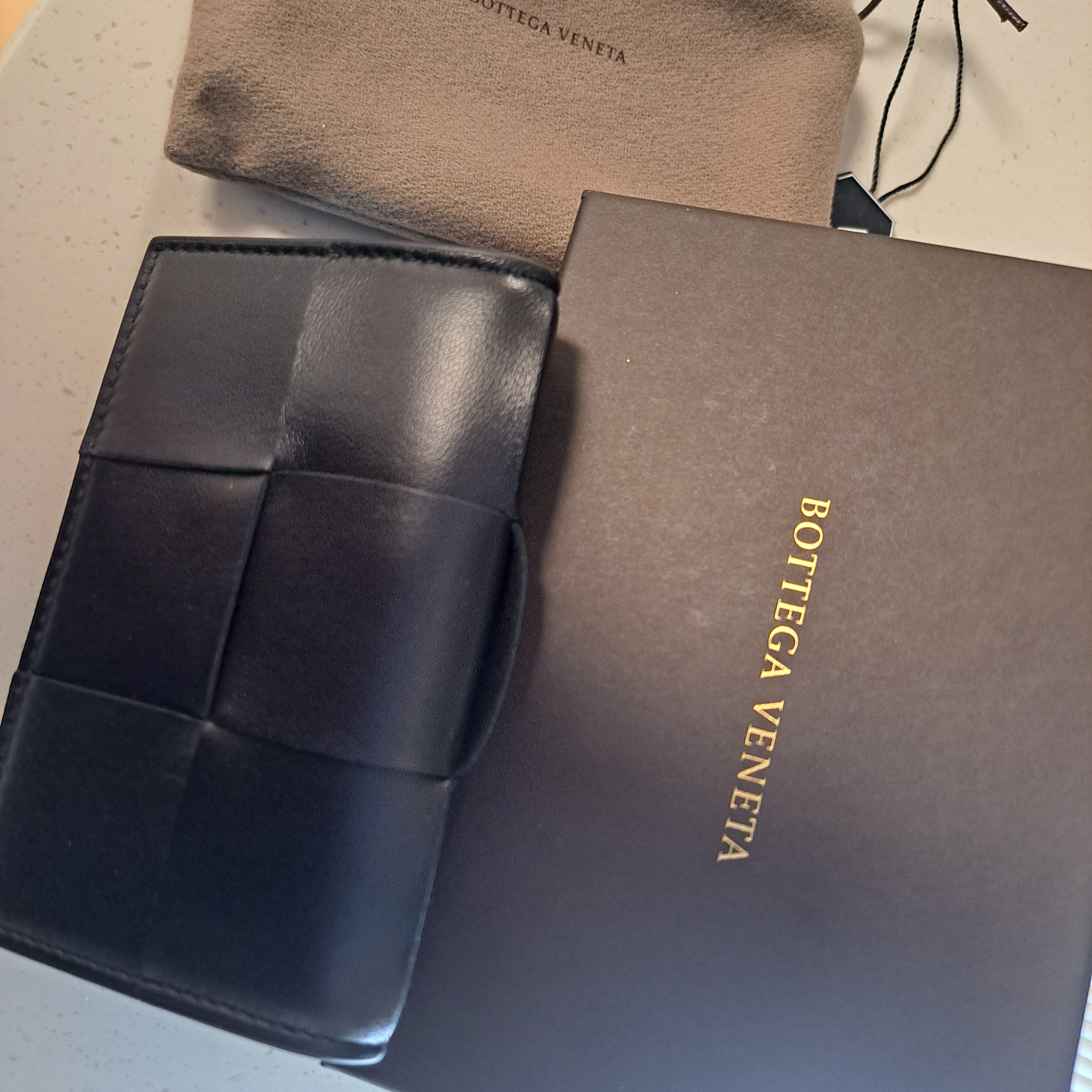 Bottega Veneta Cassette Business Card Case Black 착용 스타일