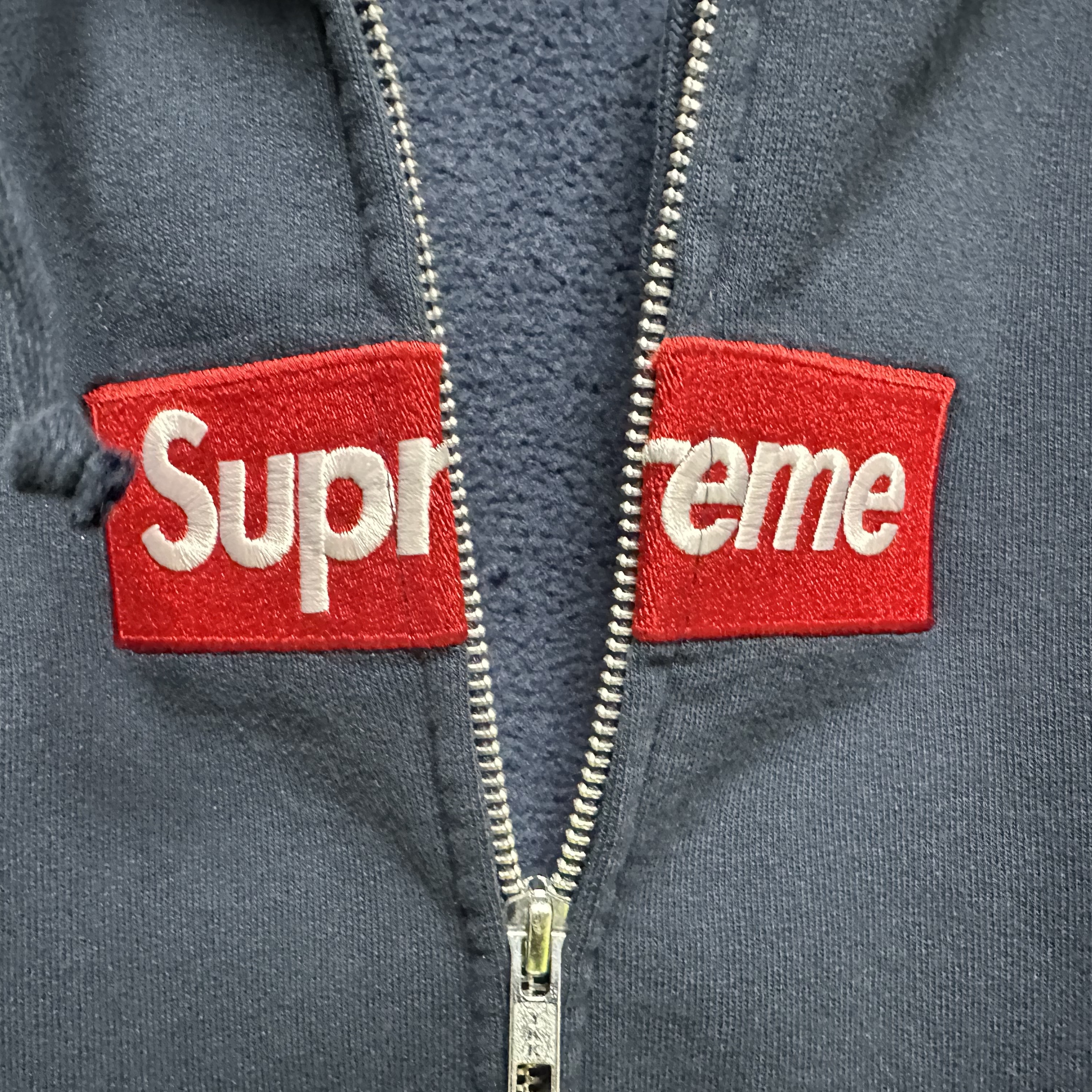 Supreme x MM6 Maison Margiela Box Logo Zip Up Hooded Sweatshirt Navy - 26SS 착용 스타일 - 4