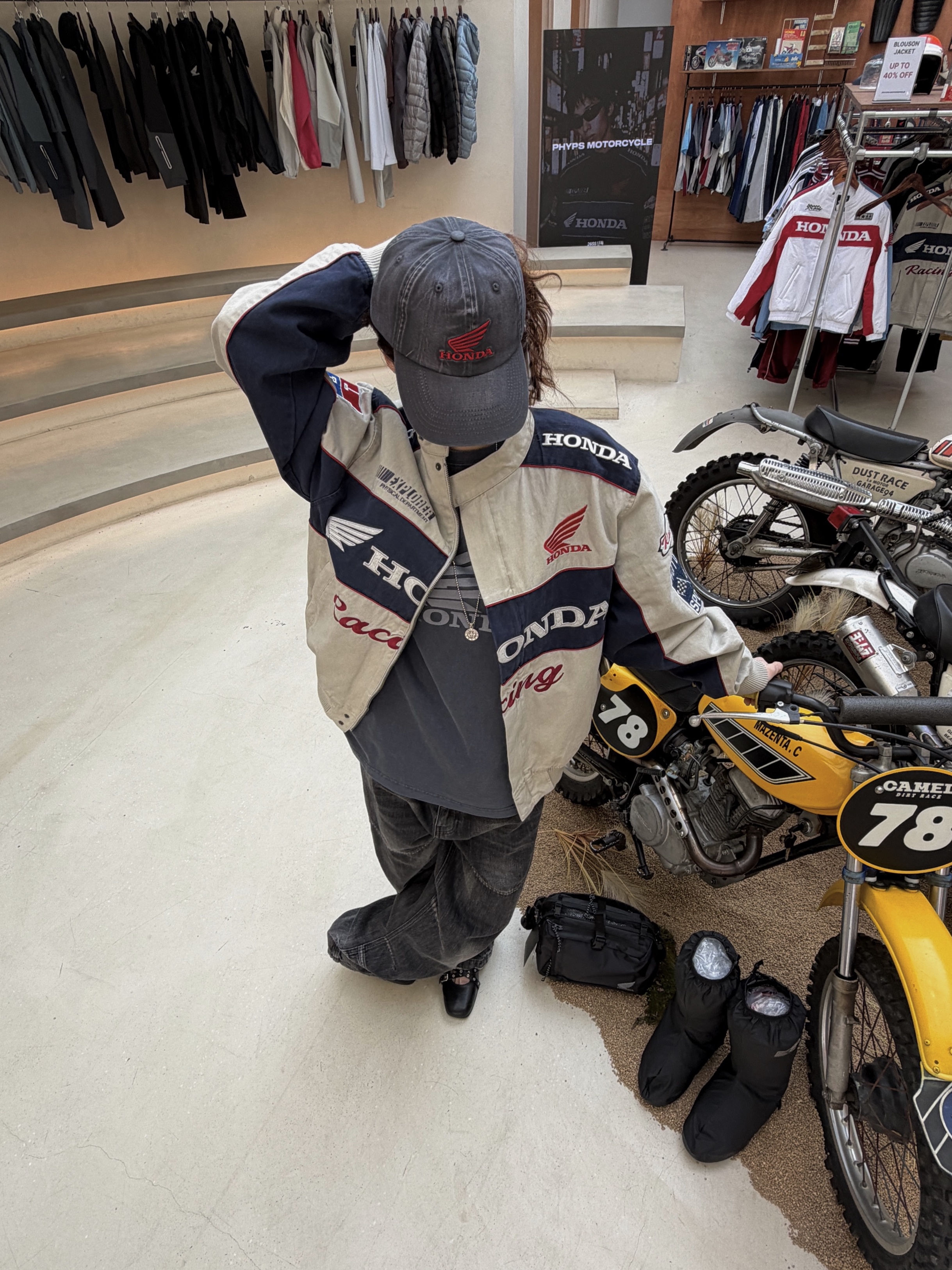 Honda Twill Multi Patch Motorcycle Jacket Ivory, Honda Original Wing Logo Vintage Cap Charcoal 착용 스타일 - 8