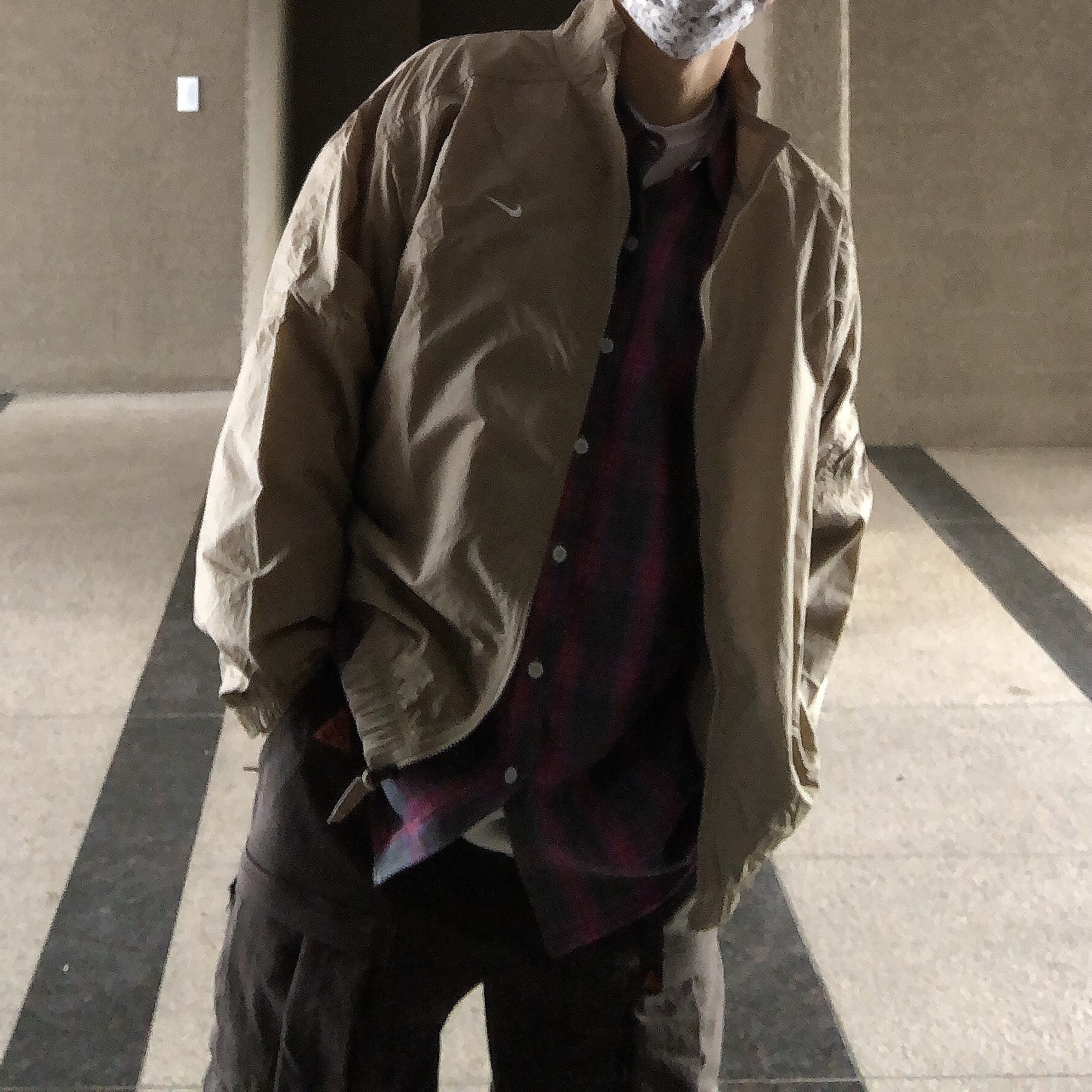 Nike M NRG Track Jacket Khaki 착용 스타일 - 2