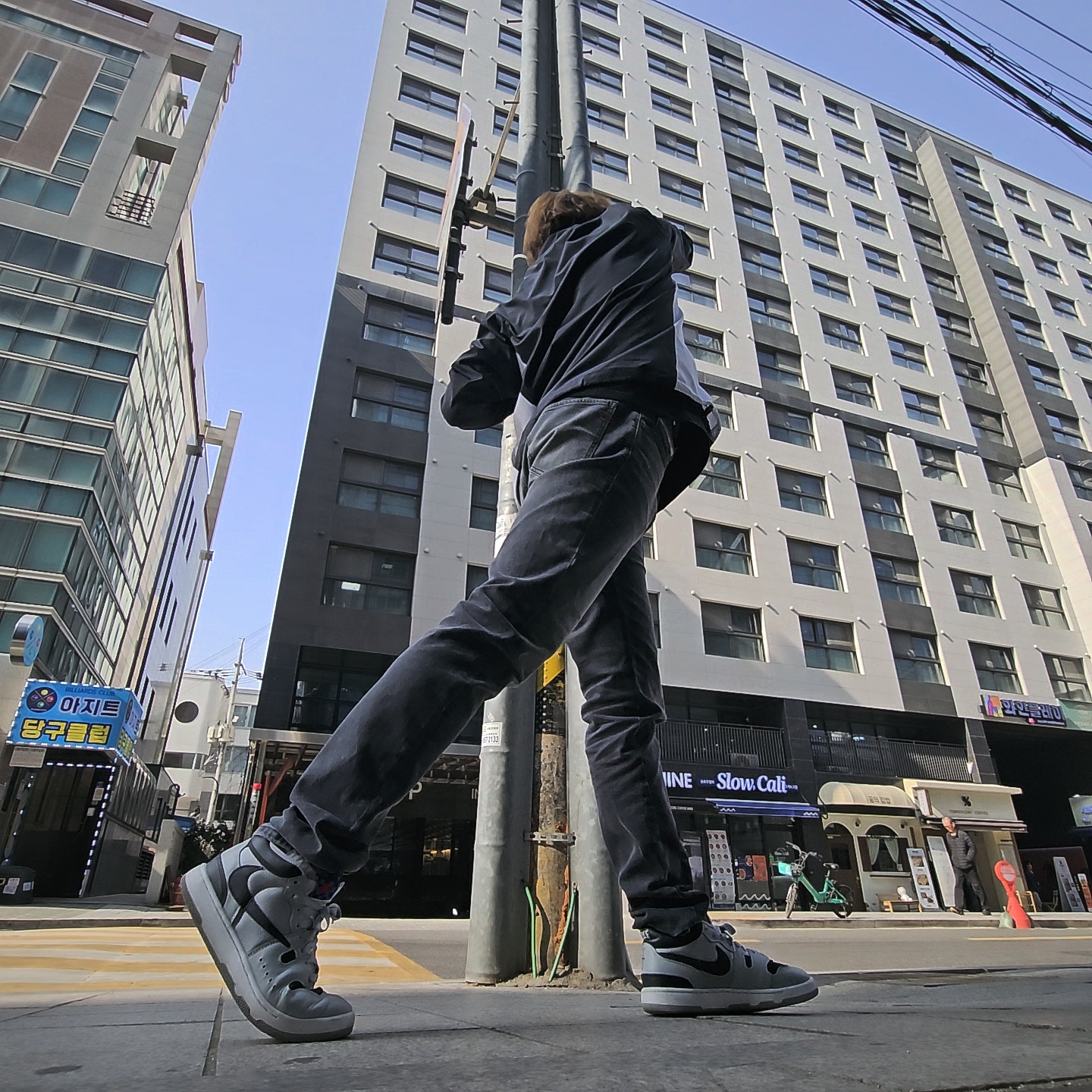 Nike x Travis Scott Mac Attack SP Light Smoke Grey, Diesel Dx0966 Logo ID Tag Bracelet Silver 착용 스타일 - 1