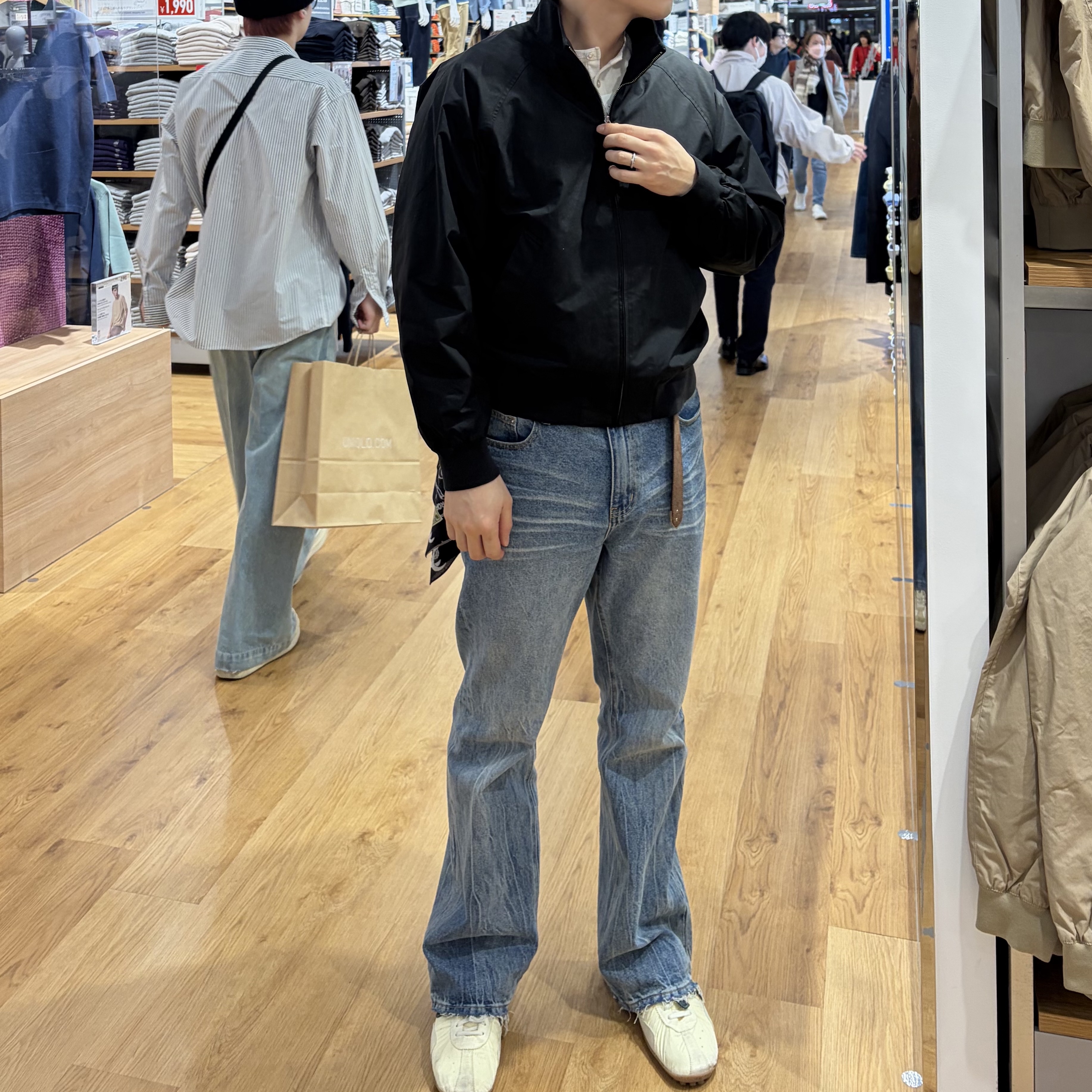 Nike x Jacquemus Moon Shoe SP Alabaster Off Noir, Kapital Fastcolor Selvedge Bandana Yobai Black 착용 스타일