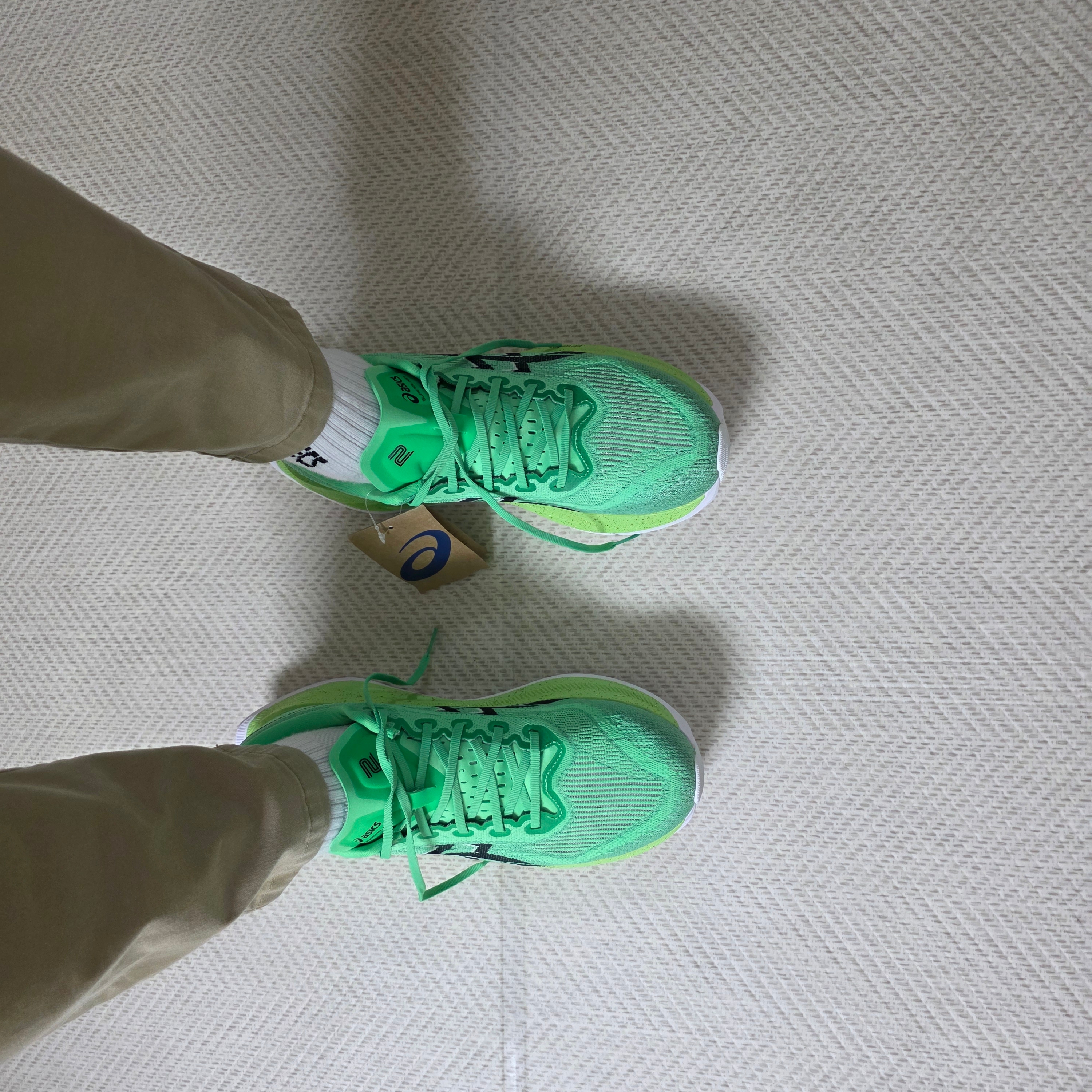 Asics Superblast 2 Ekiden Vital Green Black 착용 스타일 - 2