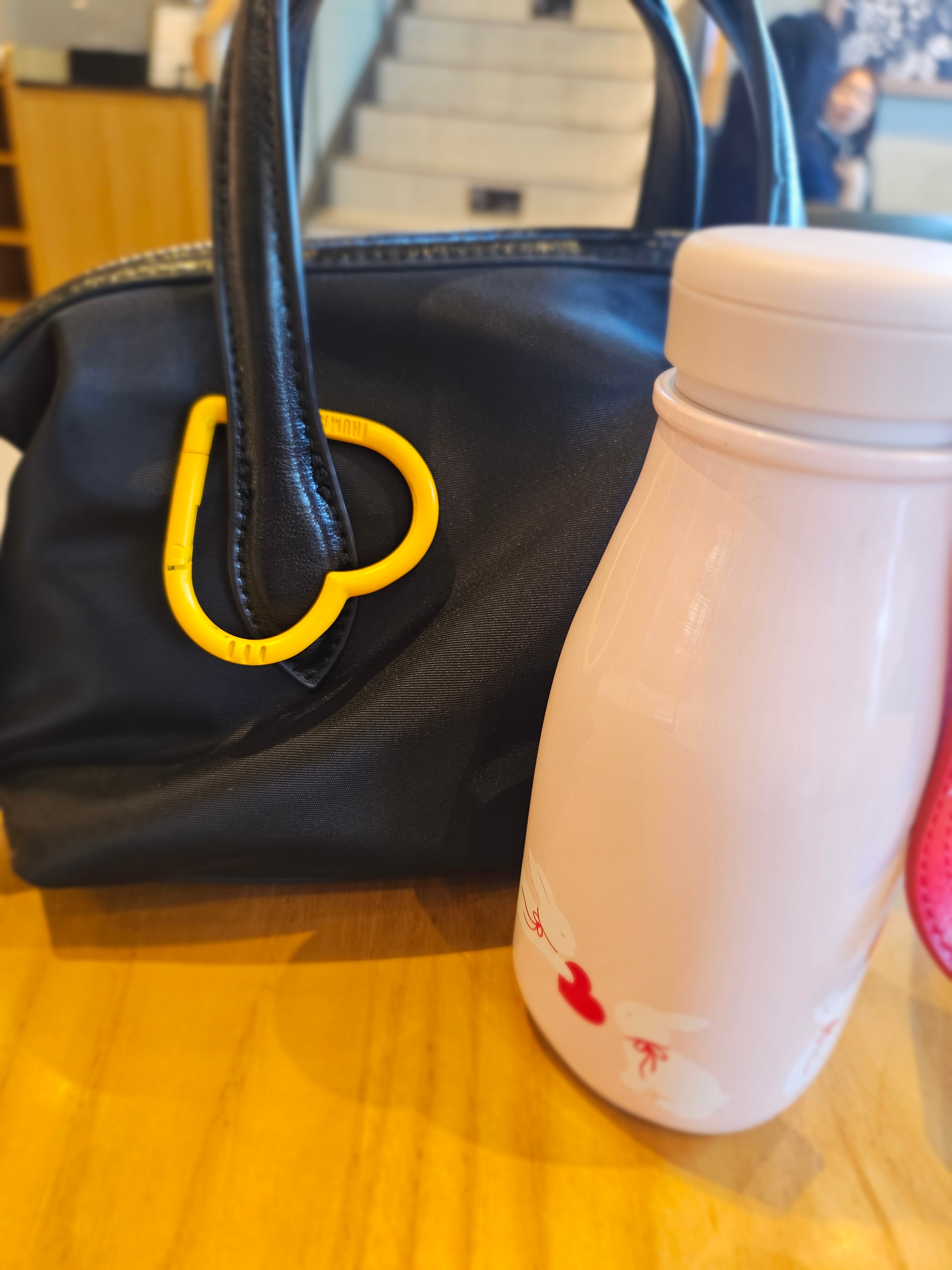 (W) COS Hooded Shearling Gilet Off White, Human Made Heart Carabiner Yellow 착용 스타일 - 1