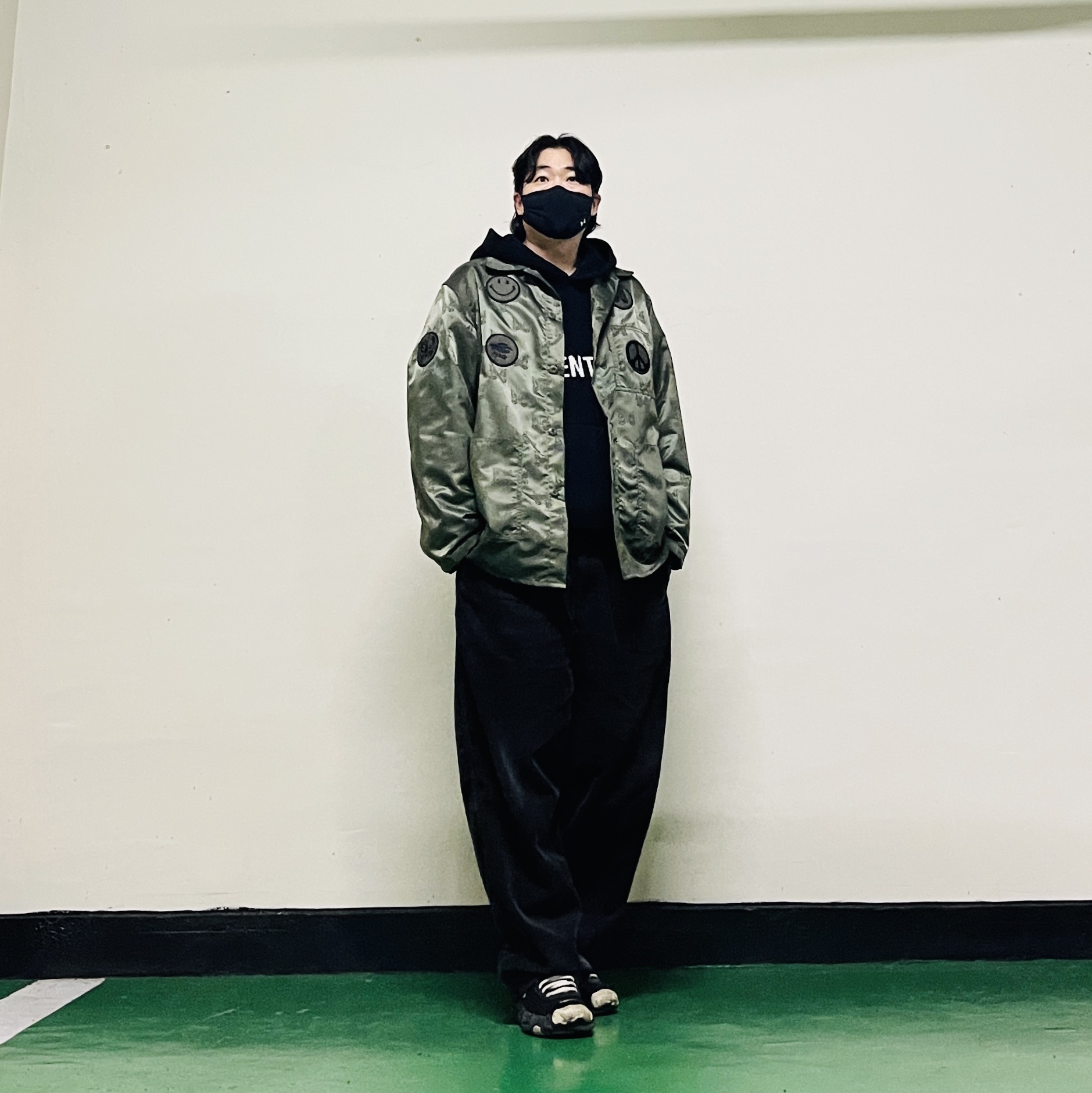 Needles D.N. Coverall Papillon Jacquard Sateen Olive, Essentials Knit Hoodie Black - 20FW 착용 스타일 - 4
