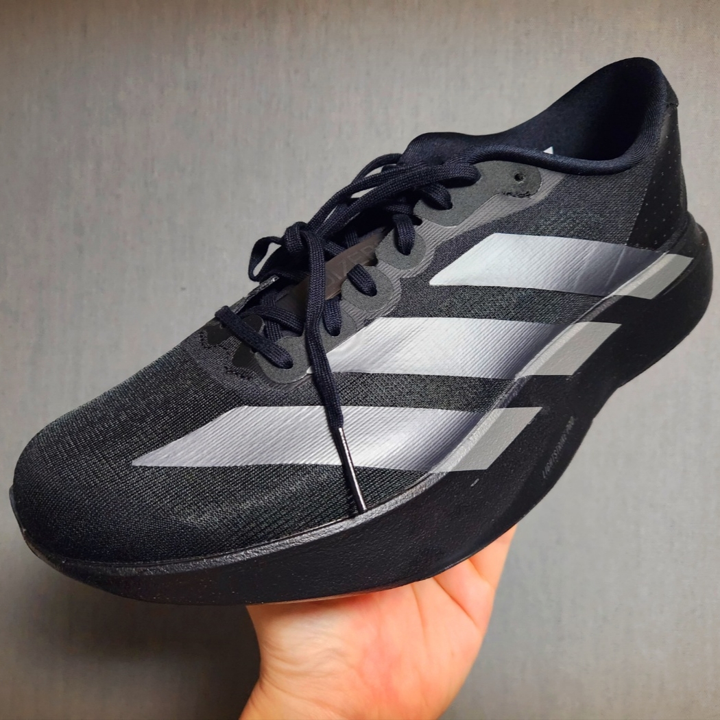 Adidas Adizero EVO SL Core Black Iron Metallic 착용 스타일 - 1