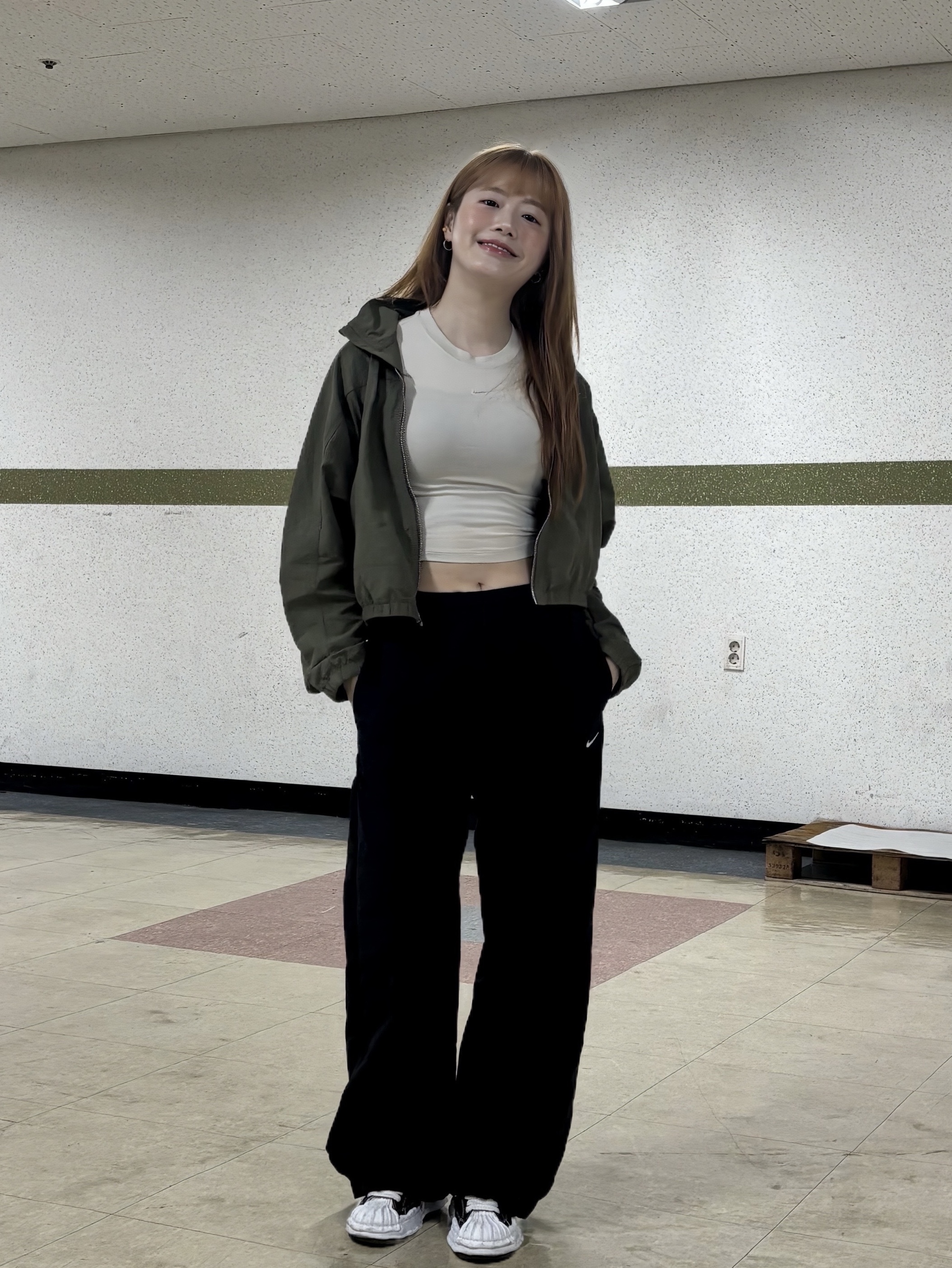 Maison Mihara Yasuhiro Blakey OG Sole Canvas Low-top Sneakers Black White, (W) Nike NSW Everything Woven Oversized Repel UV Protection Jacket Medium Olive Sail - Asia 착용 스타일 - 1