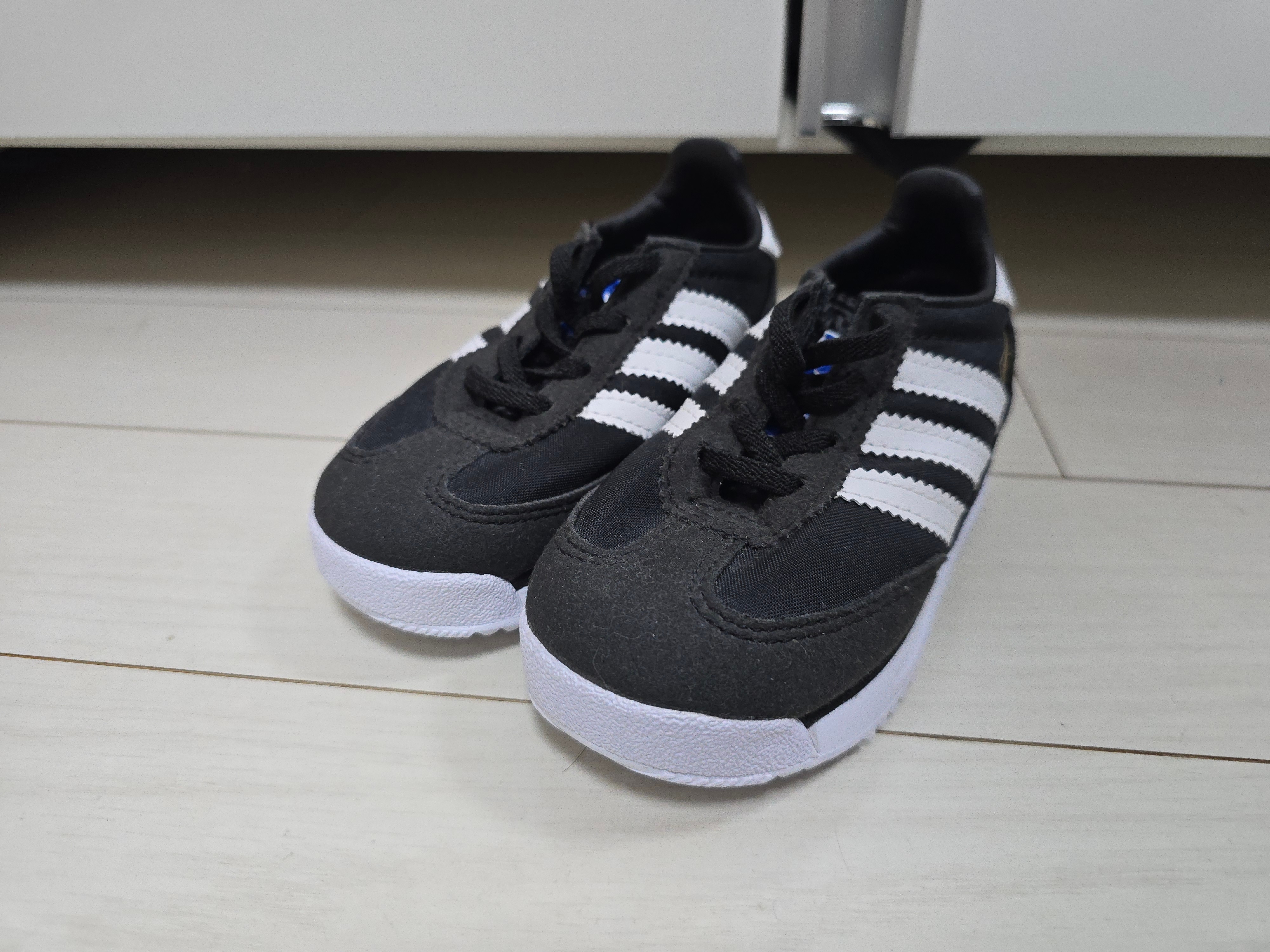 (W) Adidas SL 72 OG Core Black Cloud White 착용 스타일
