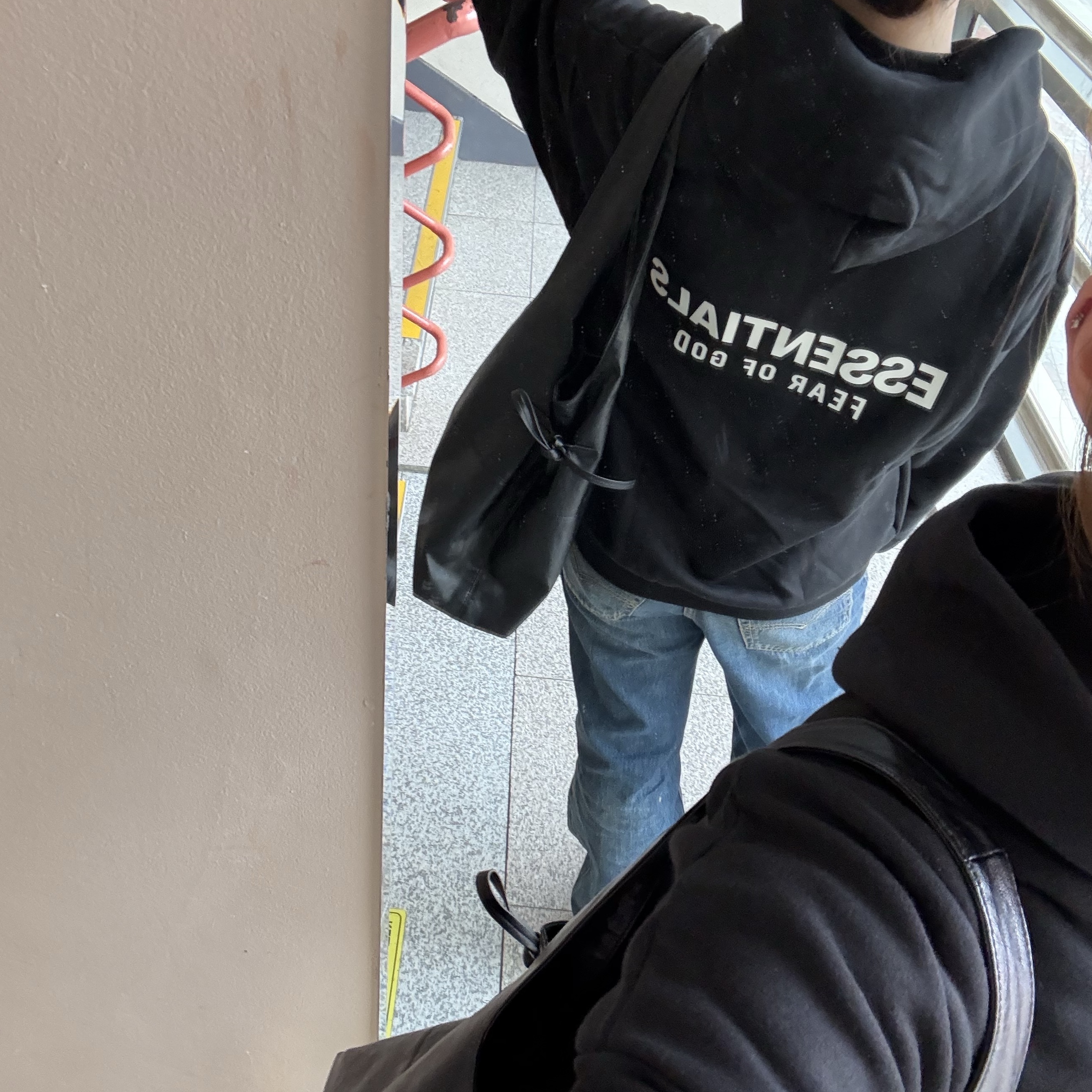 Essentials Fleece Hoodie Black - 24FW 착용 스타일