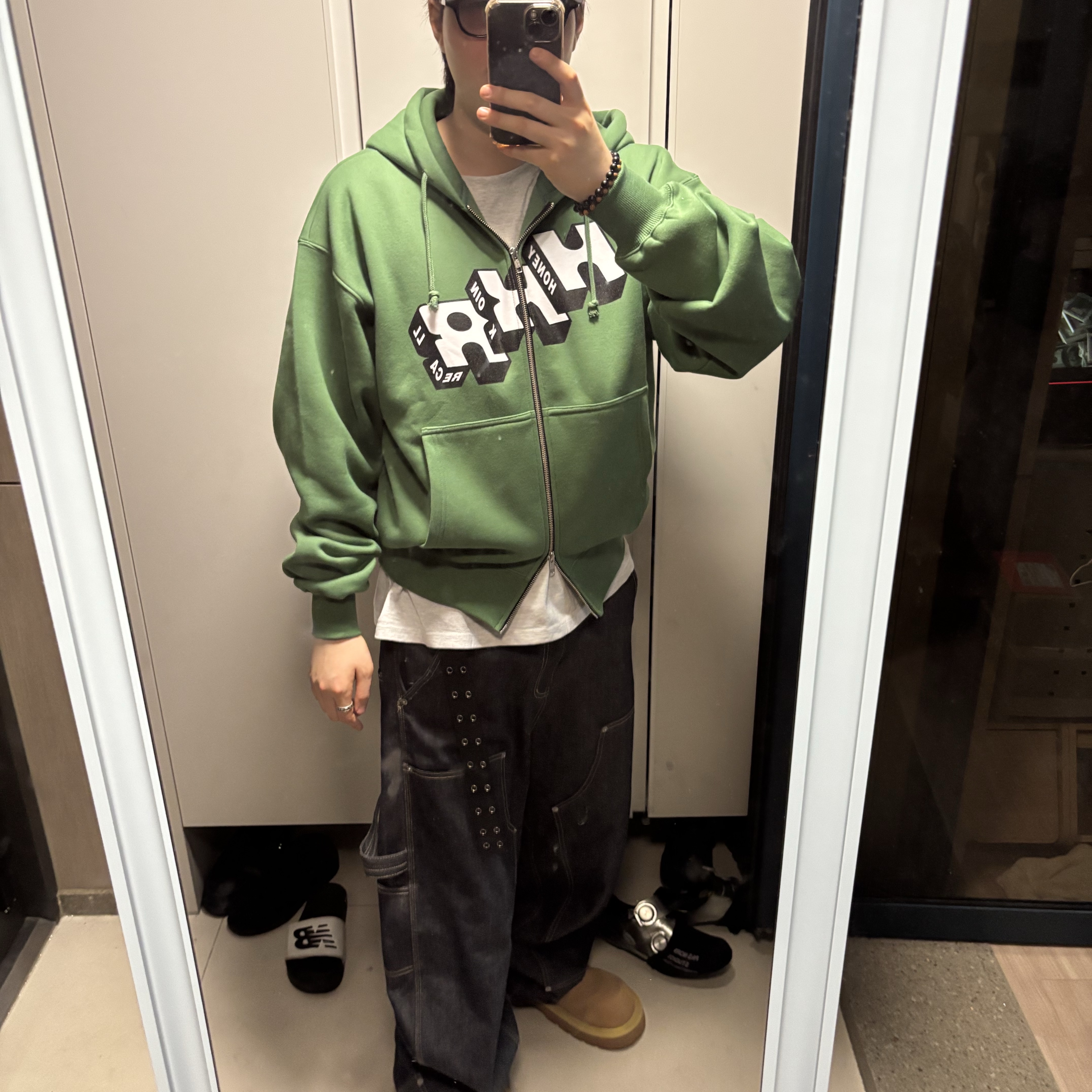 Honey Scoop House HKR Logo Zip Up Hooded Sweatshirt Green 착용 스타일