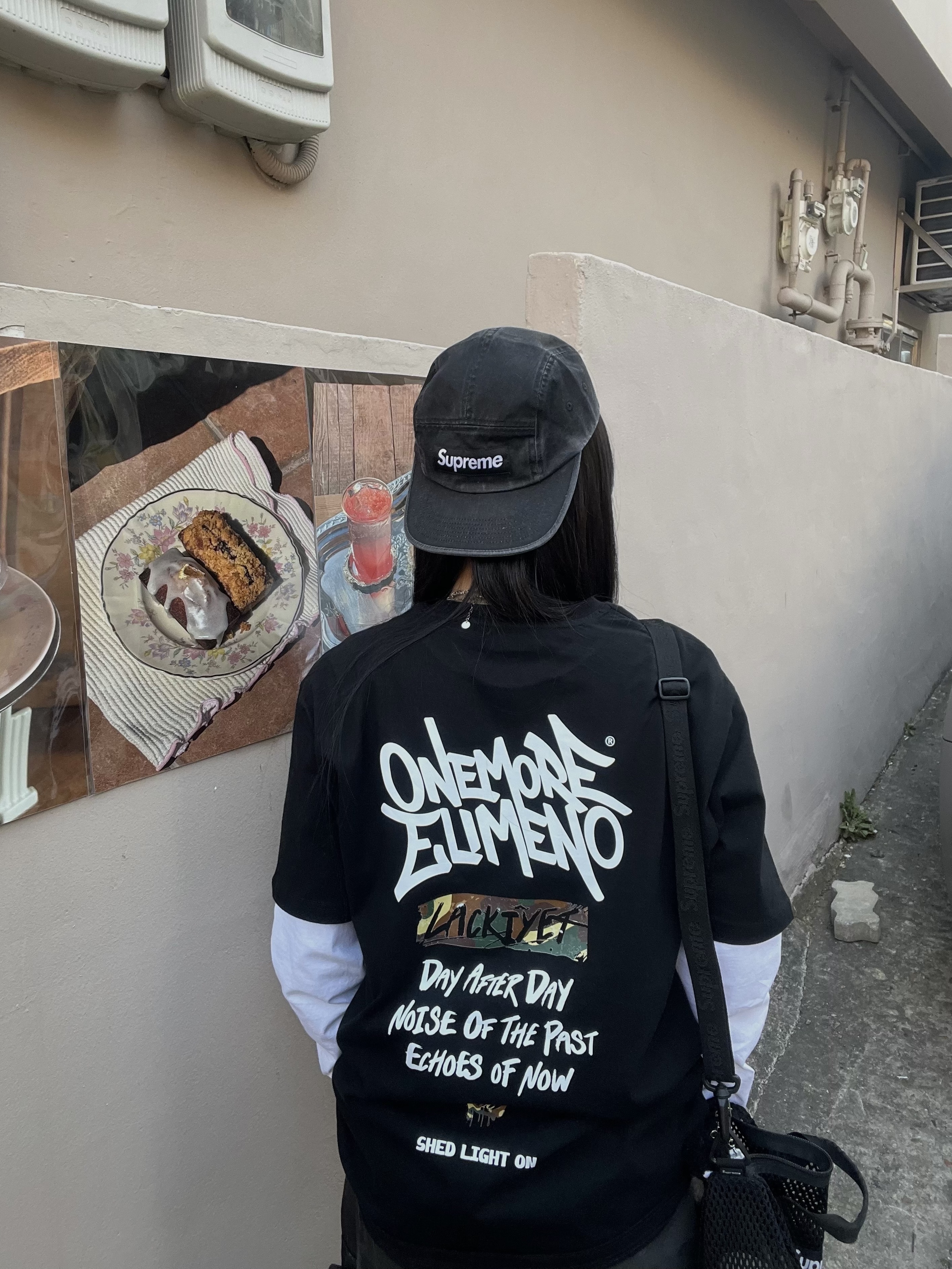Supreme Mesh Mini Duffle Bag Black - 25SS, Supreme Washed Chino Twill Camp Cap Black - 25SS 착용 스타일 - 6