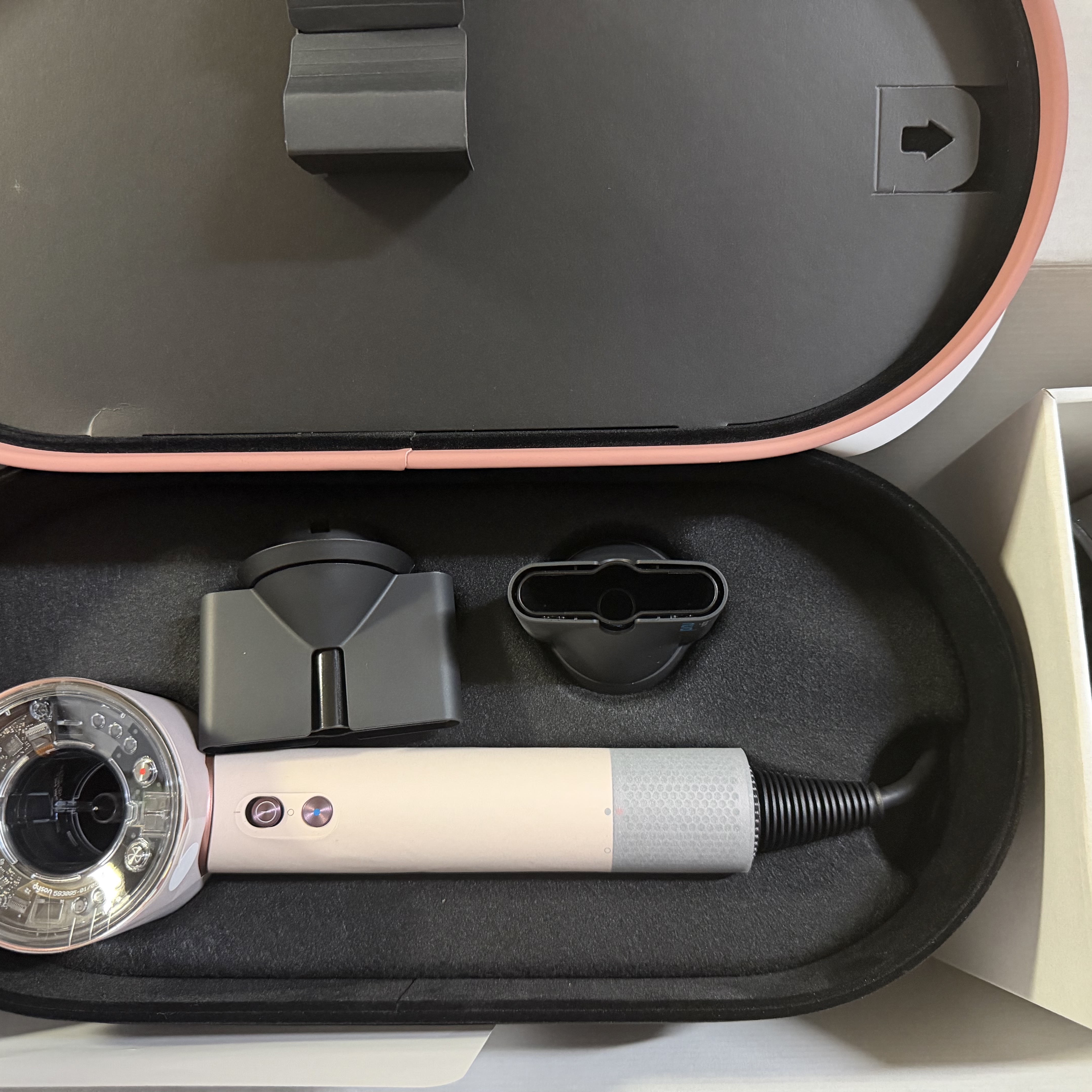 Dyson Supersonic Nural hair Dryer HD-16 (Ceramic Pink and Rose Gold) 착용 스타일 - 2