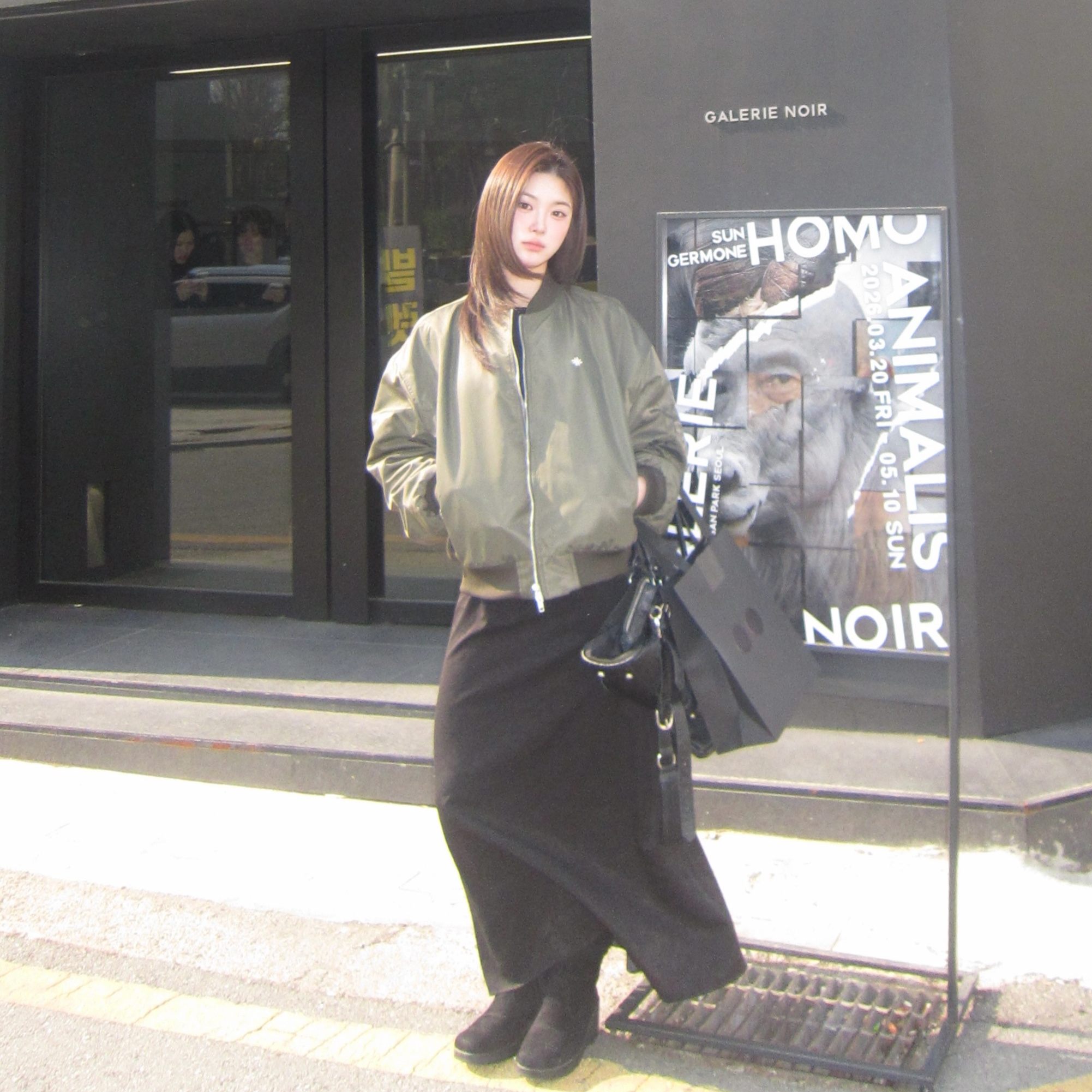 SLOW RECORD HOUSE Pixel Crop Bomber Jacket Khaki 착용 스타일 - 2