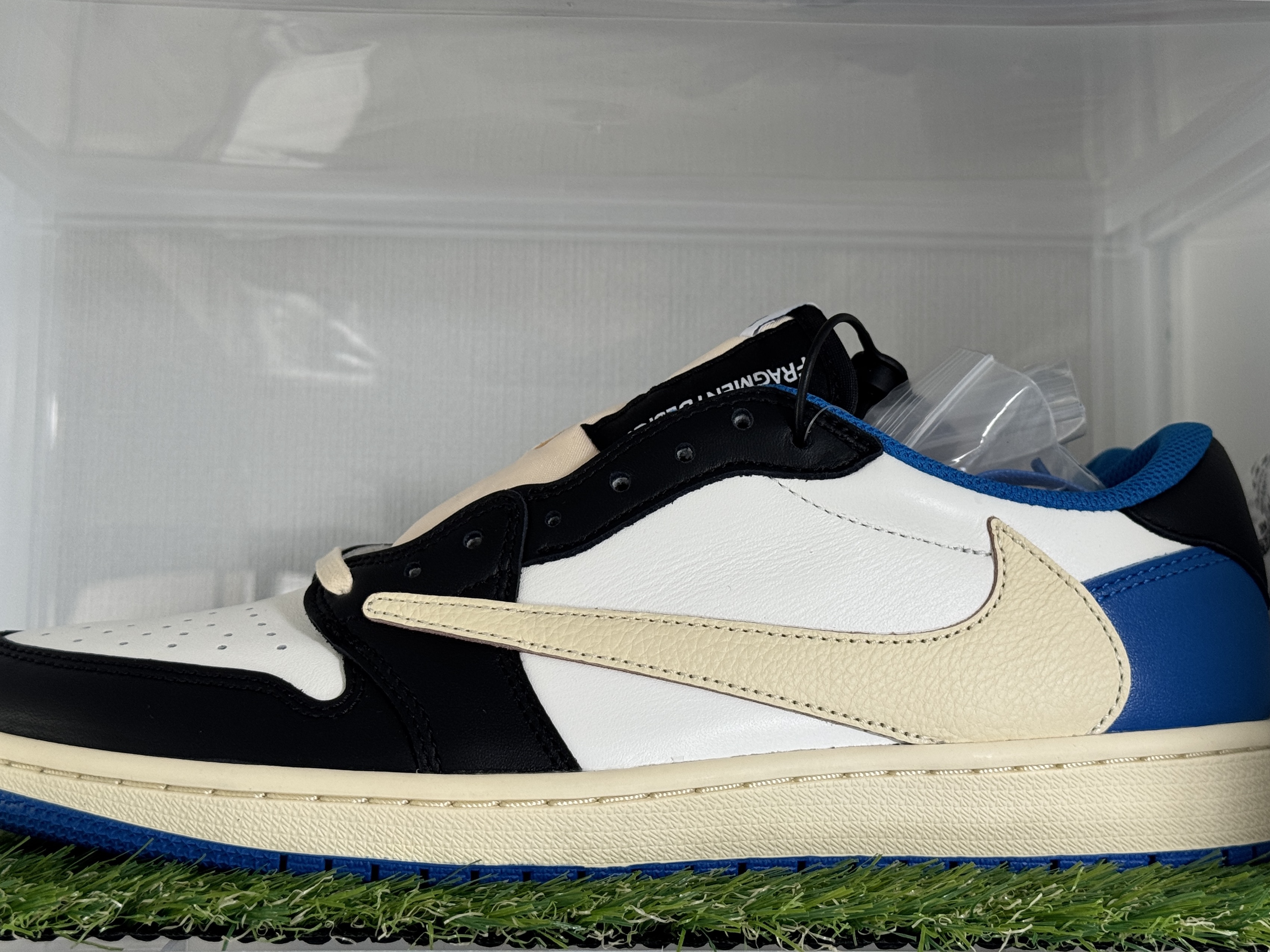 Jordan 1 x Travis Scott x Fragment Retro Low OG SP Military Blue 착용 스타일