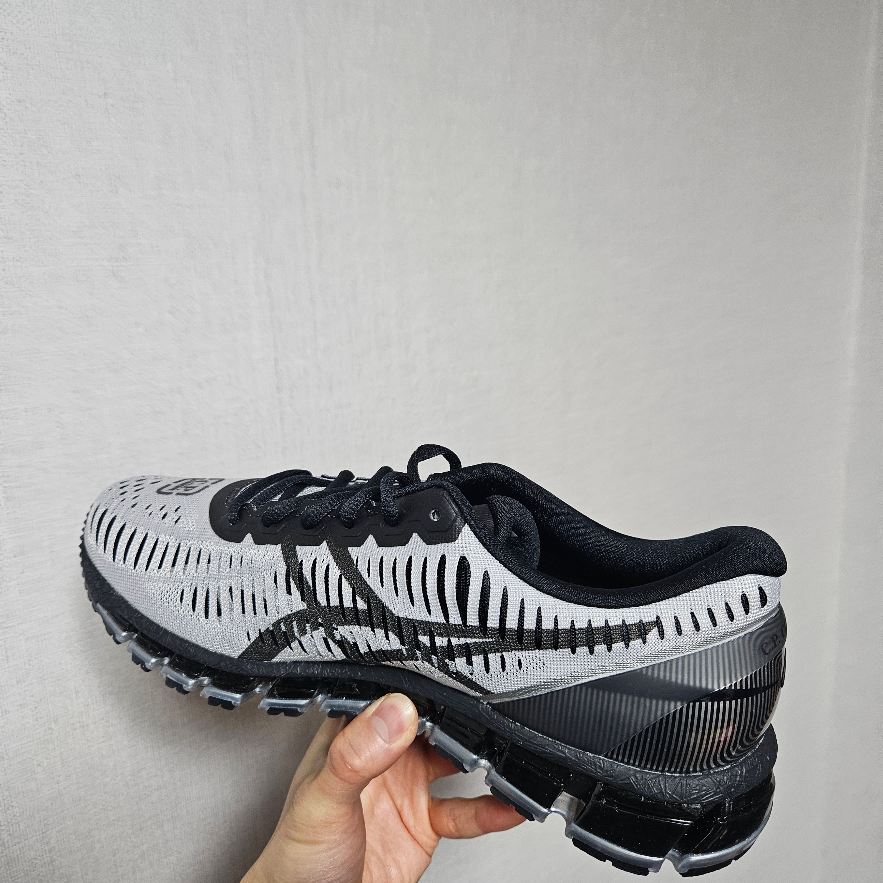 Asics x C.P. Company Gel-Quantum 360 I Pure Silver Caviar 착용 스타일 - 8