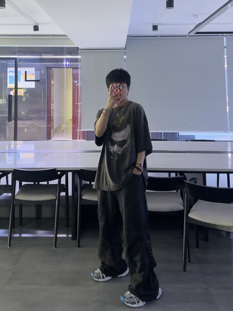 Saint Mxxxxxx x The Dark Knight Joker S/S T-Shirt Black - 25SS, Balenciaga 3XL Sneakers Grey White Blue 착용 스타일