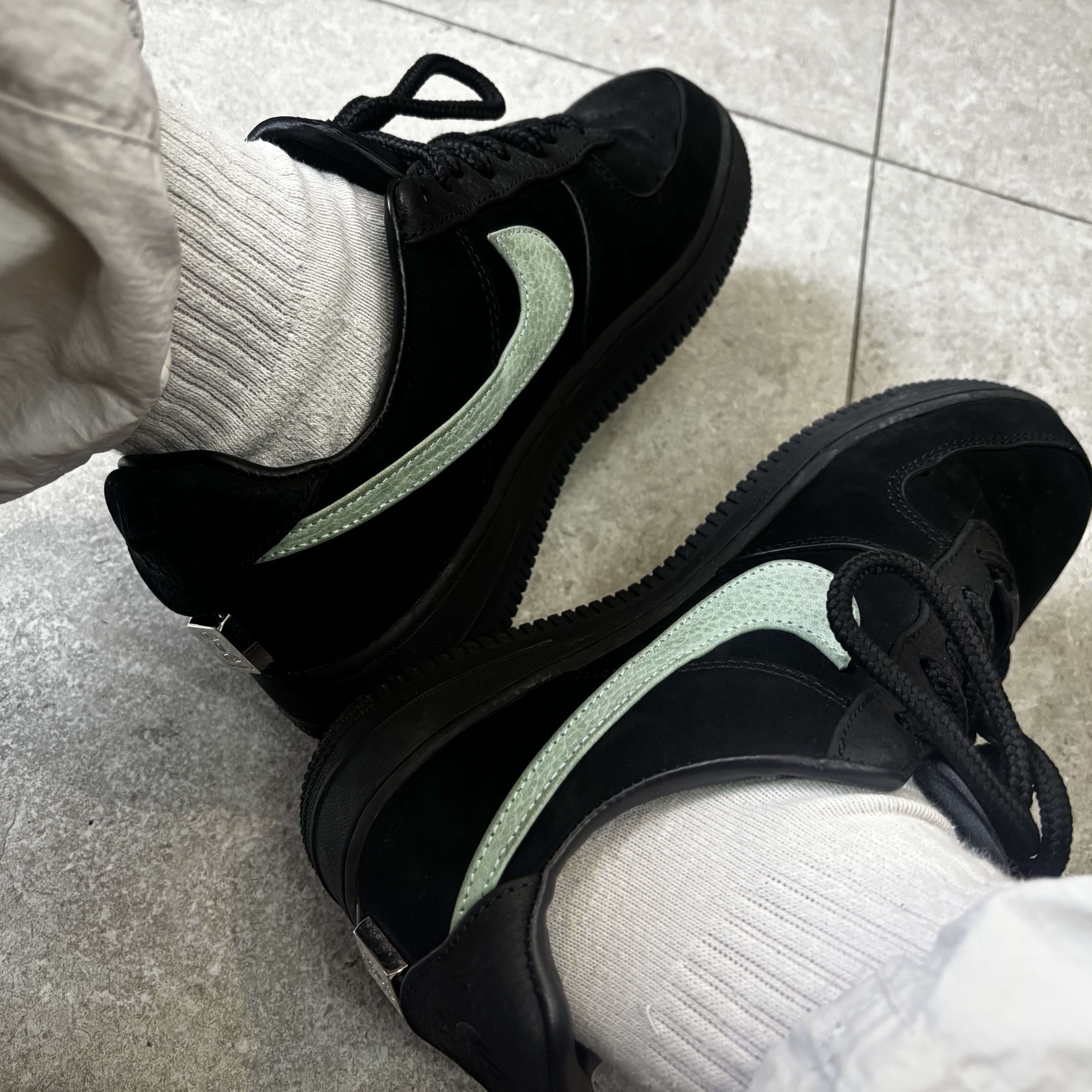 Nike x Tiffany & Co. Air Force 1 Low SP 1837 착용 스타일 - 2