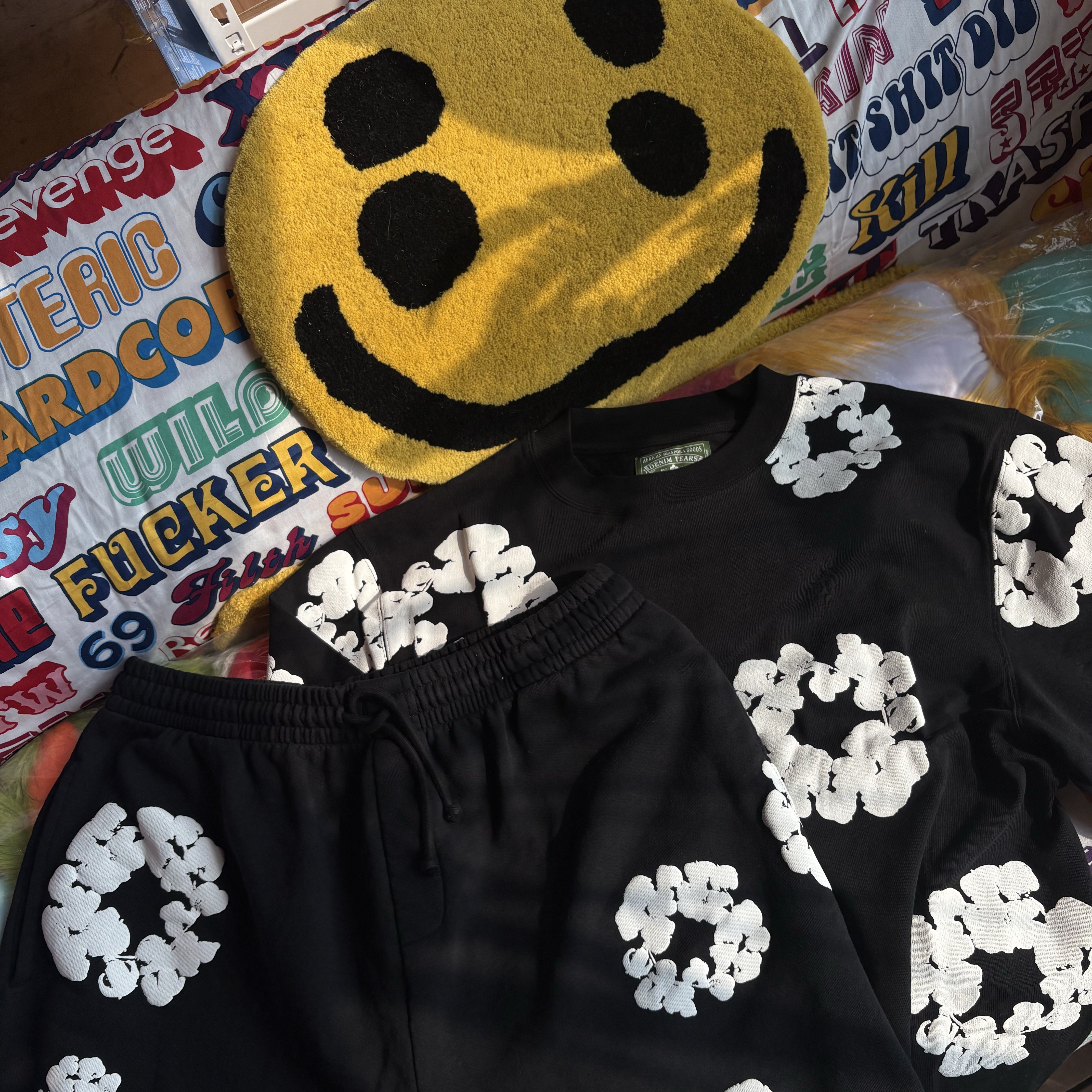 Denim Tears Long Sleeve Cotton Wreath T-Shirt Black, Denim Tears The Cotton Wreath Shorts Black 착용 스타일 - 2