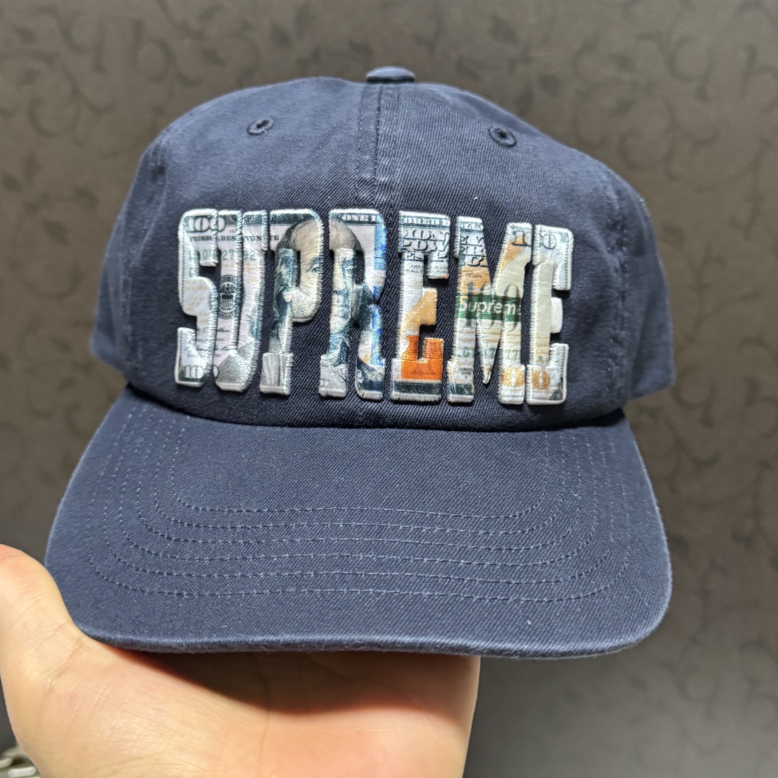 Supreme Embroidered Money Logo 6-Panel Navy - 26SS 착용 스타일