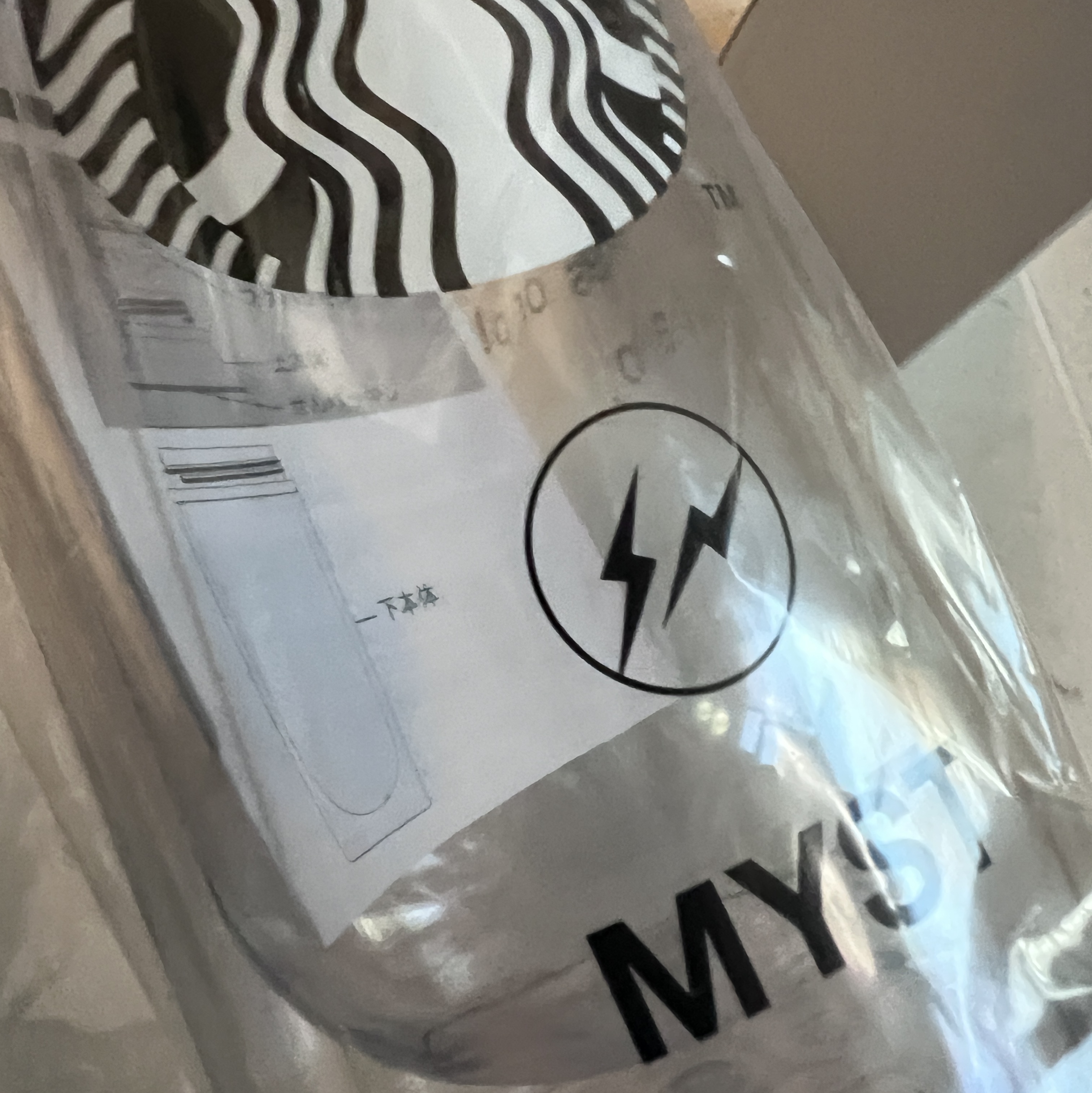 Starbucks x Fragment Double Wall Sunny Bottle Black 473ml 착용 스타일