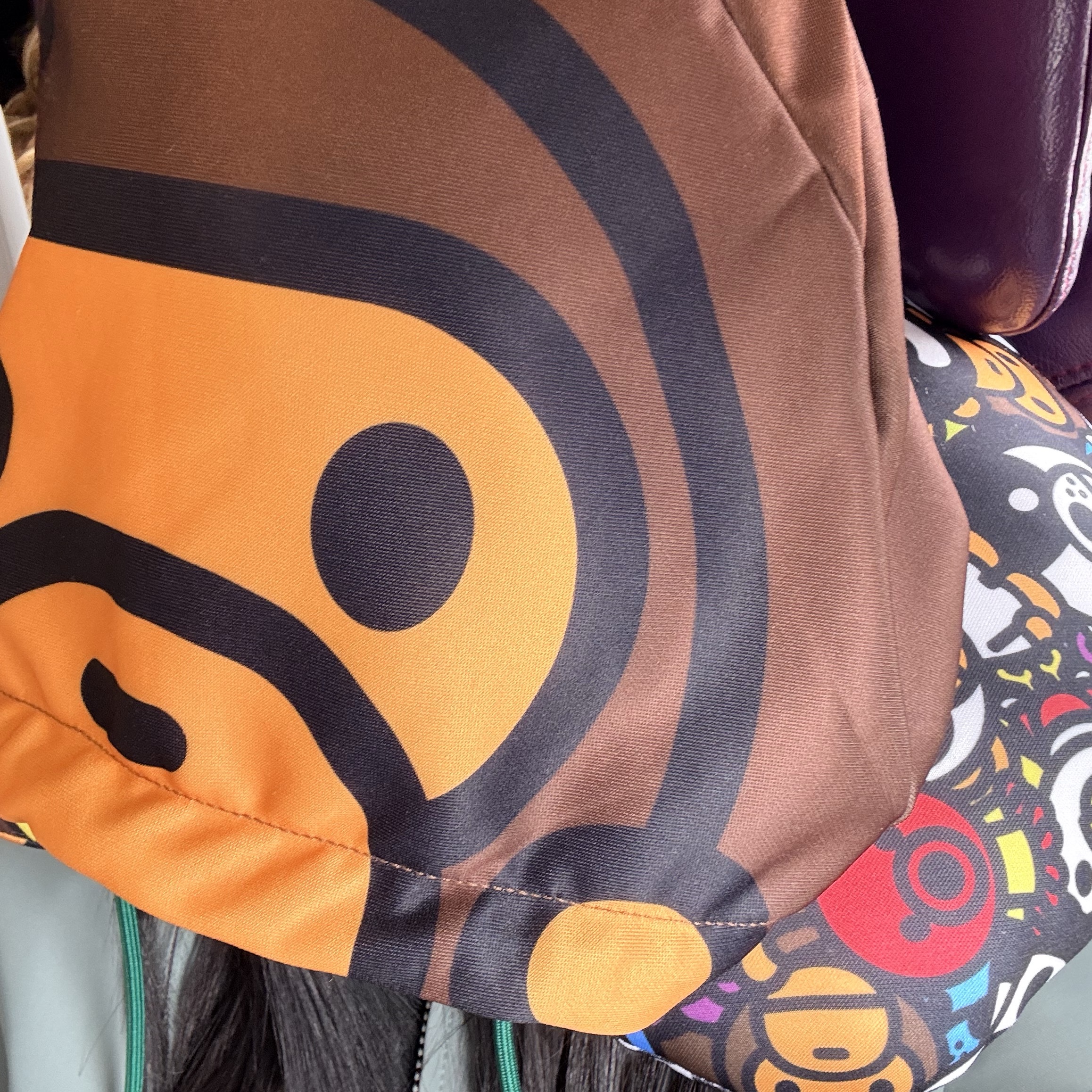 Starbucks x BAPE Baby Milo Neck Pillow 착용 스타일 - 2