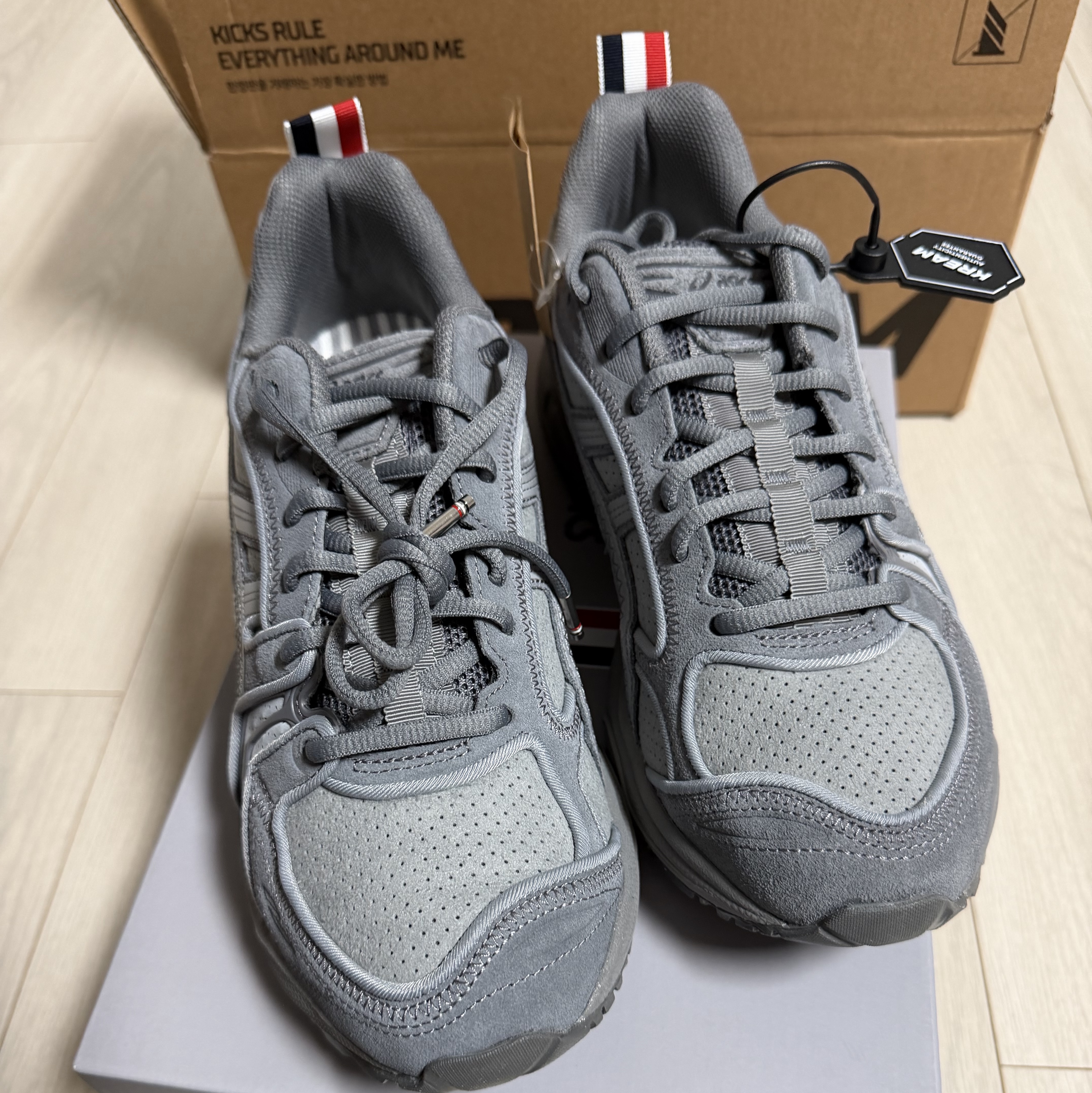 Asics x Thom Browne Gel-Kayano 14 Grey 착용 스타일 - 2