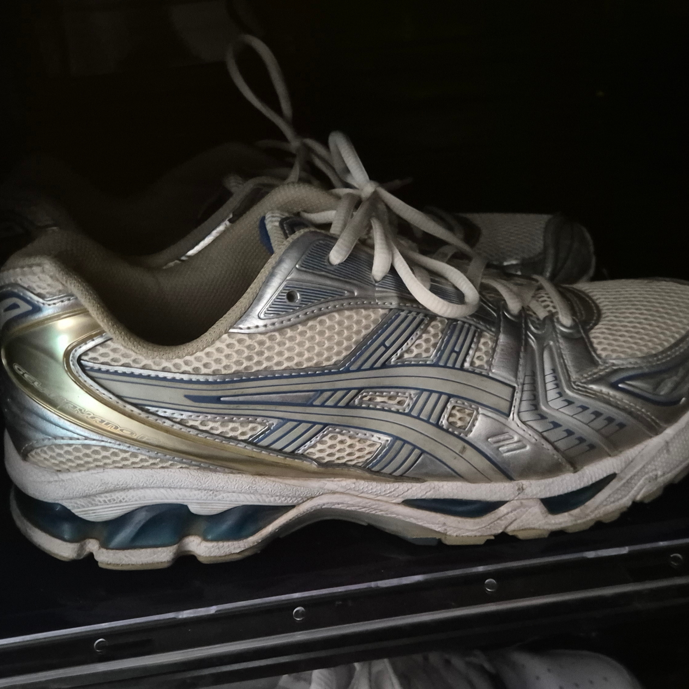 Asics Gel-Kayano 14 Cream Pure Silver 착용 스타일