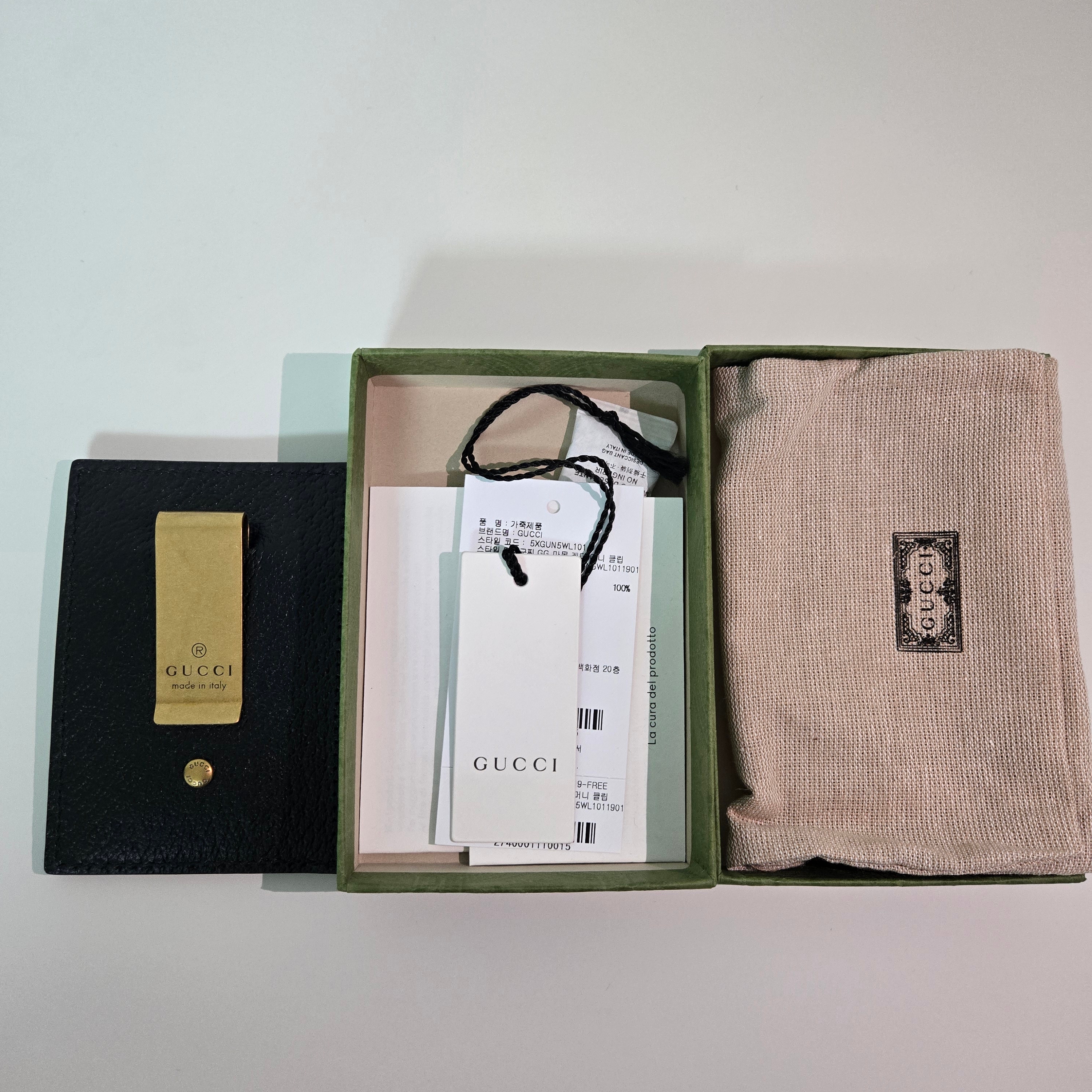 Gucci GG Marmont Leather Money Clip Black 착용 스타일 - 4