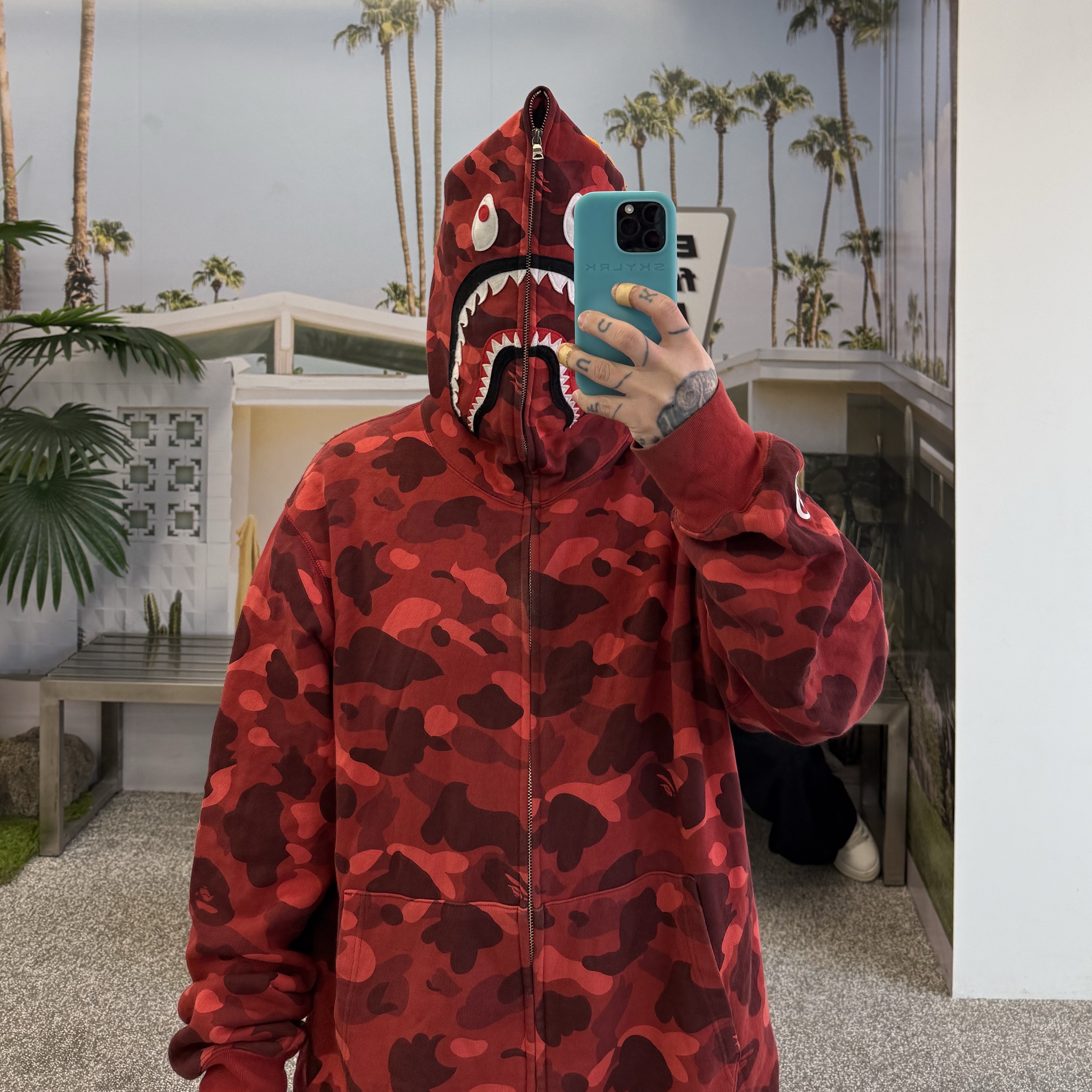 BAPE Color Camo Shark Full Zip Hoodie Red, Kapital 14 oz. Denim 5P Bone Embroidery Short Pants Black 착용 스타일 - 2