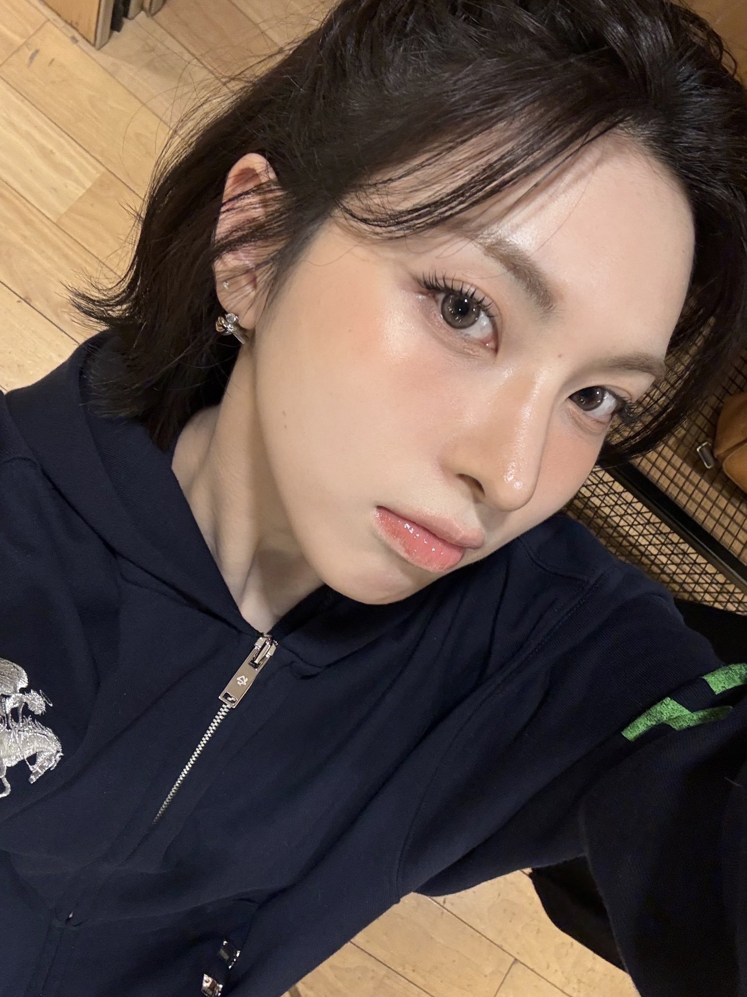 PACOSPLY Falling Angel Zip Up Hoodie Navy 착용 스타일