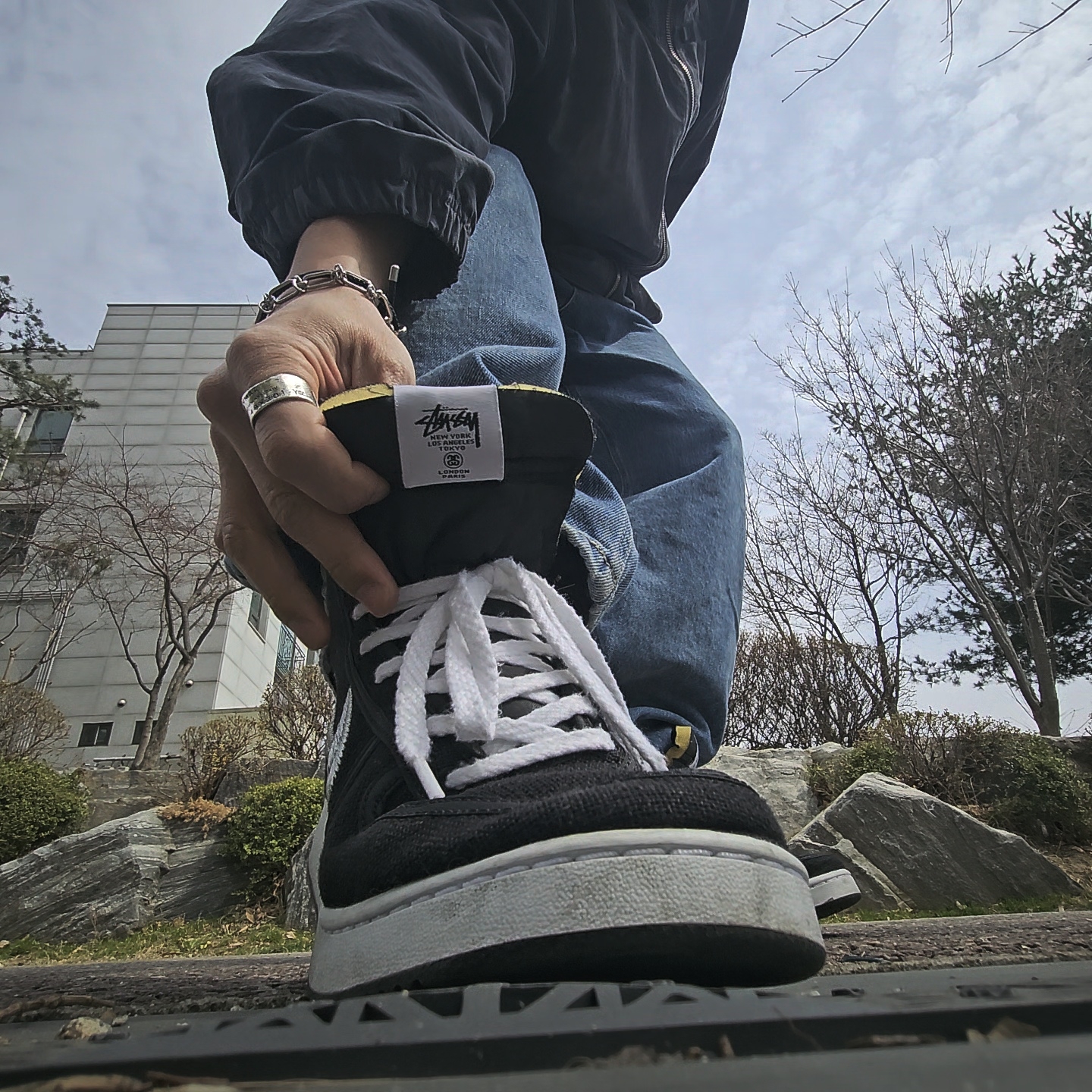 Stussy Wave Dye Beach Shell Jacket Navy, Supreme Washed Chino Twill Camp Cap Zebra - 22FW 착용 스타일 - 3