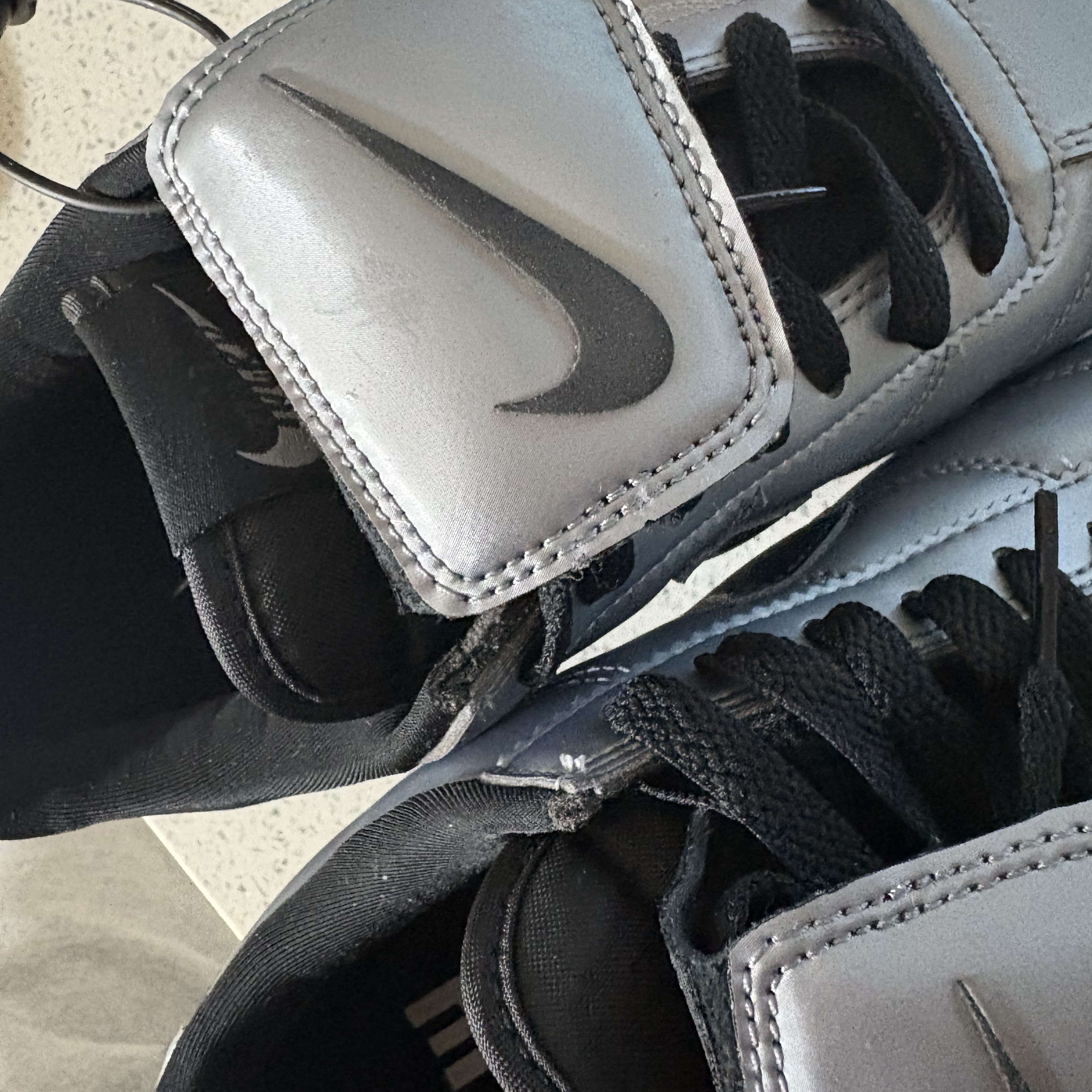 Nike Cortez Leather SE Metallic Cool Grey Black 착용 스타일