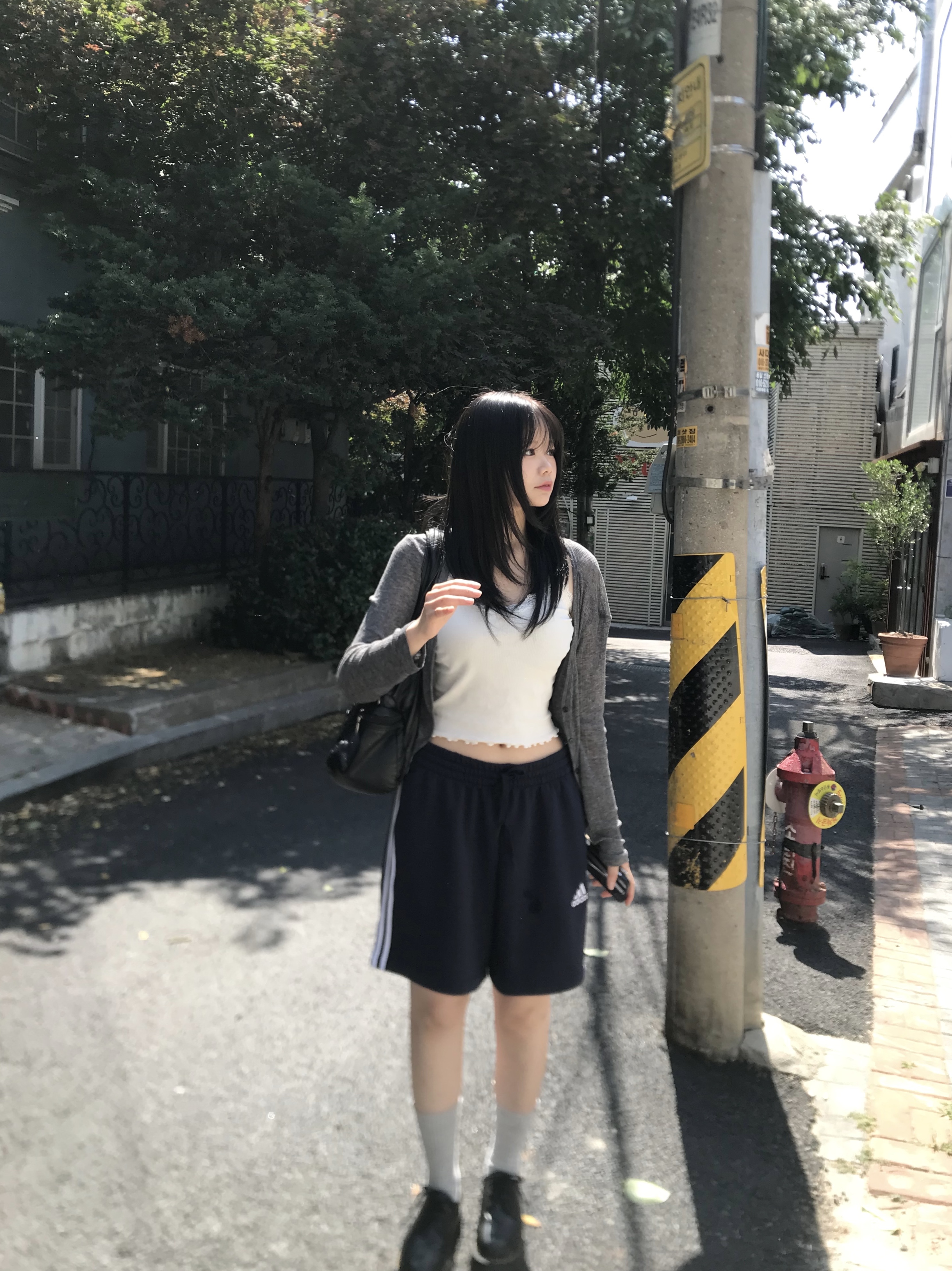 Adidas Adicolor Classic Sprinter Shorts Night Indigo - KR Sizing, Dr. Martens 1461 Bex Black 착용 스타일 - 2