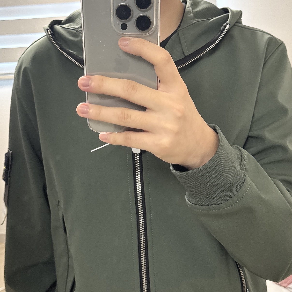Stone Island 40927 Light Soft Shell-R Hooded Jacket Olive Green - 20SS 착용 스타일