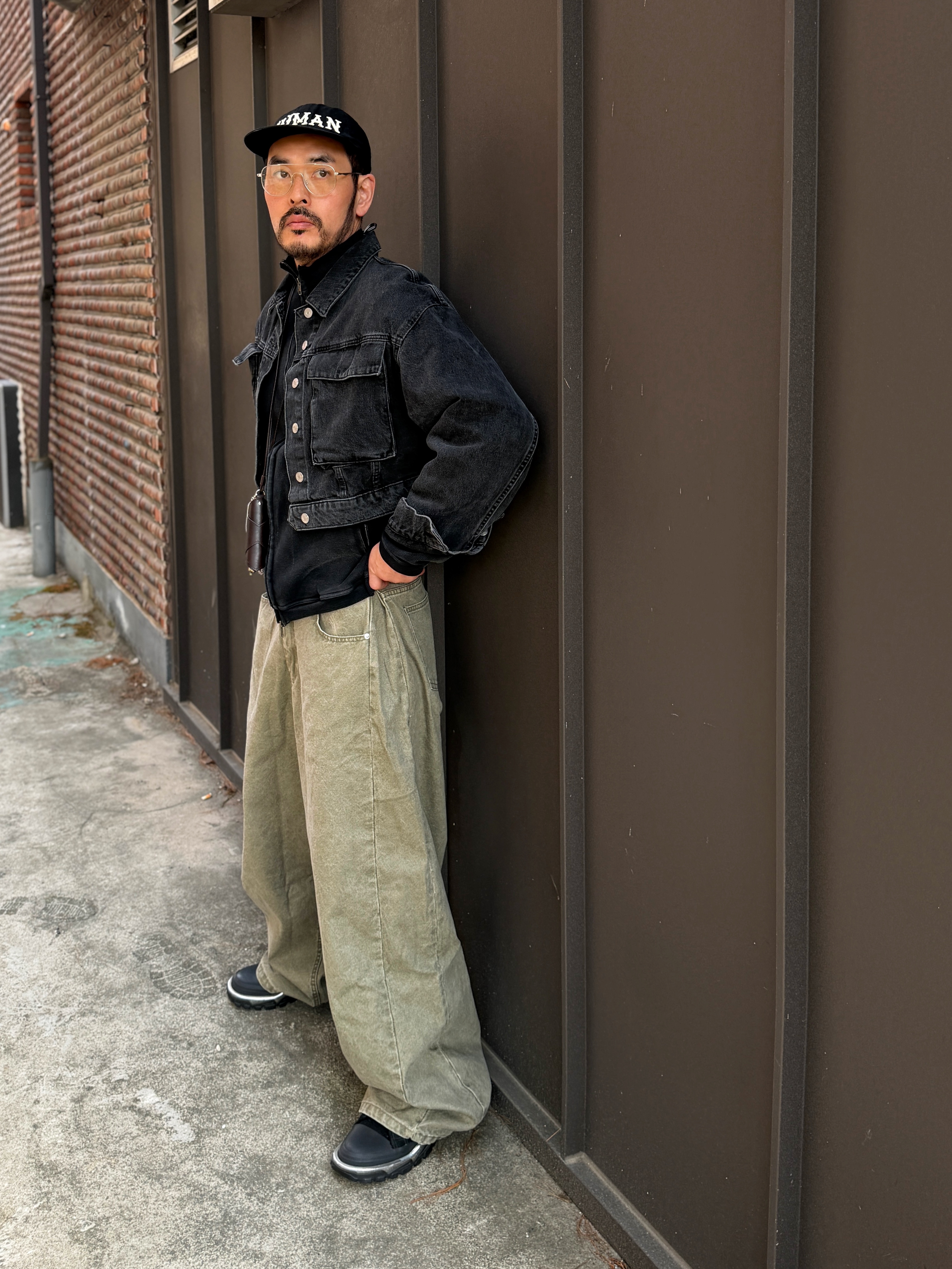 Adidas x Raf Simons Detroit Runner Core Black 착용 스타일 - 6