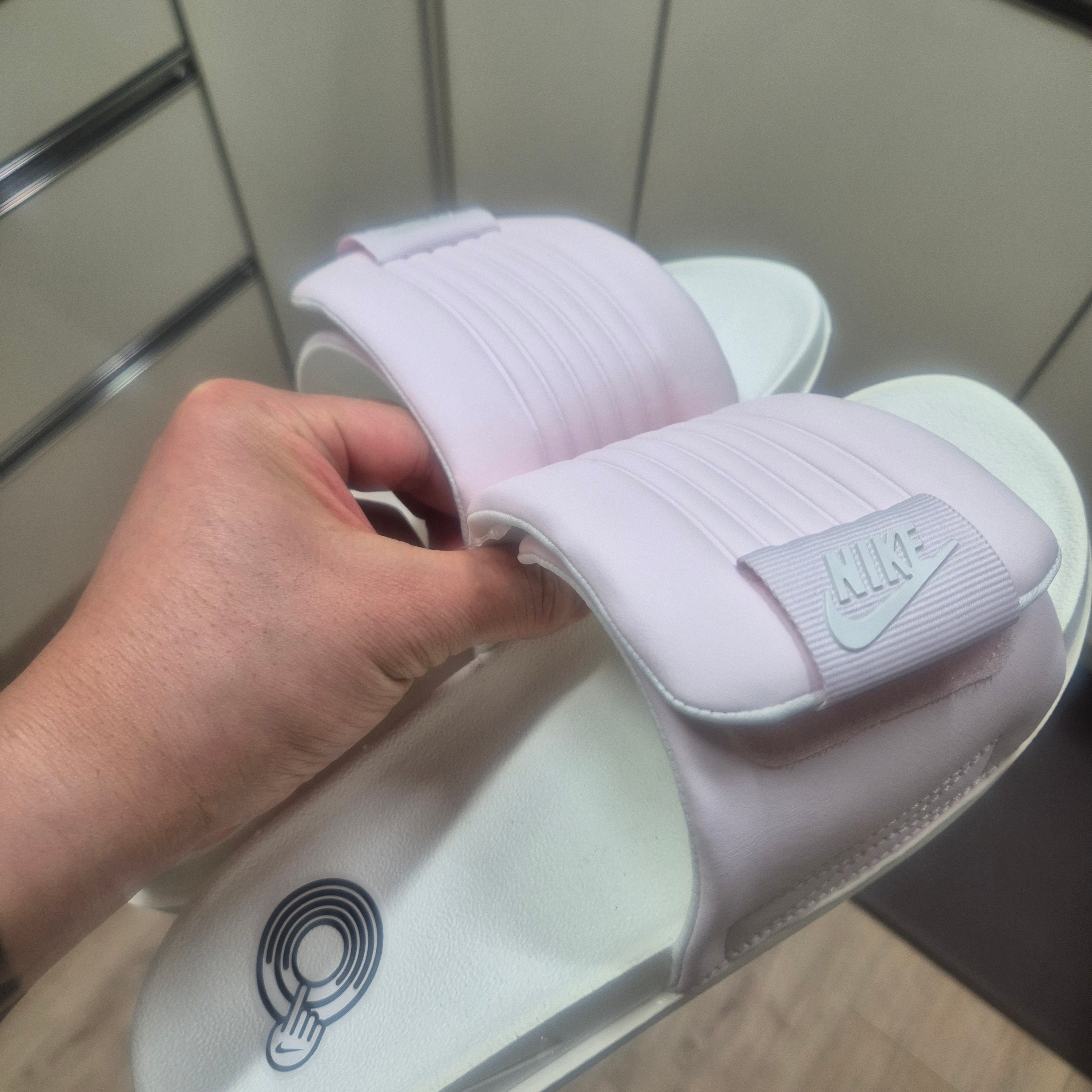 (W) Nike Offcourt Adjust Slide Pearl Pink Sail 착용 스타일